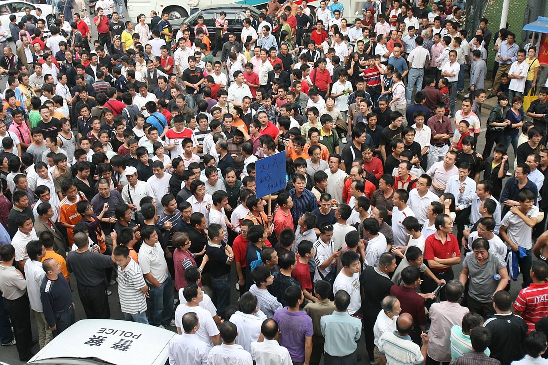 1925年8月8日——美国4万名三k党党徒举行示威  1925年8月8日有4万多