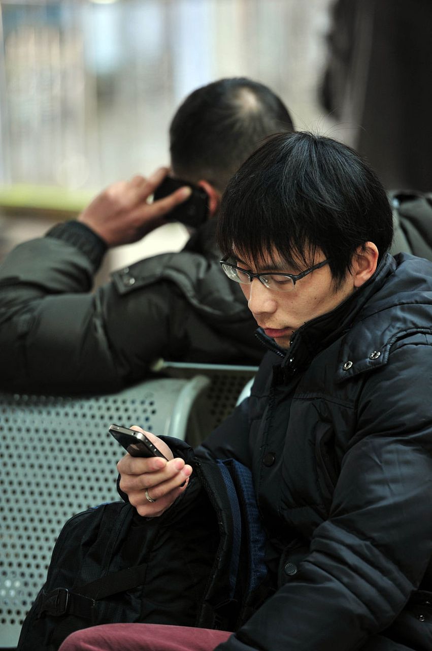 怎么让孩子戒掉手机?  首先,建立合理的手机使用规则是关键.