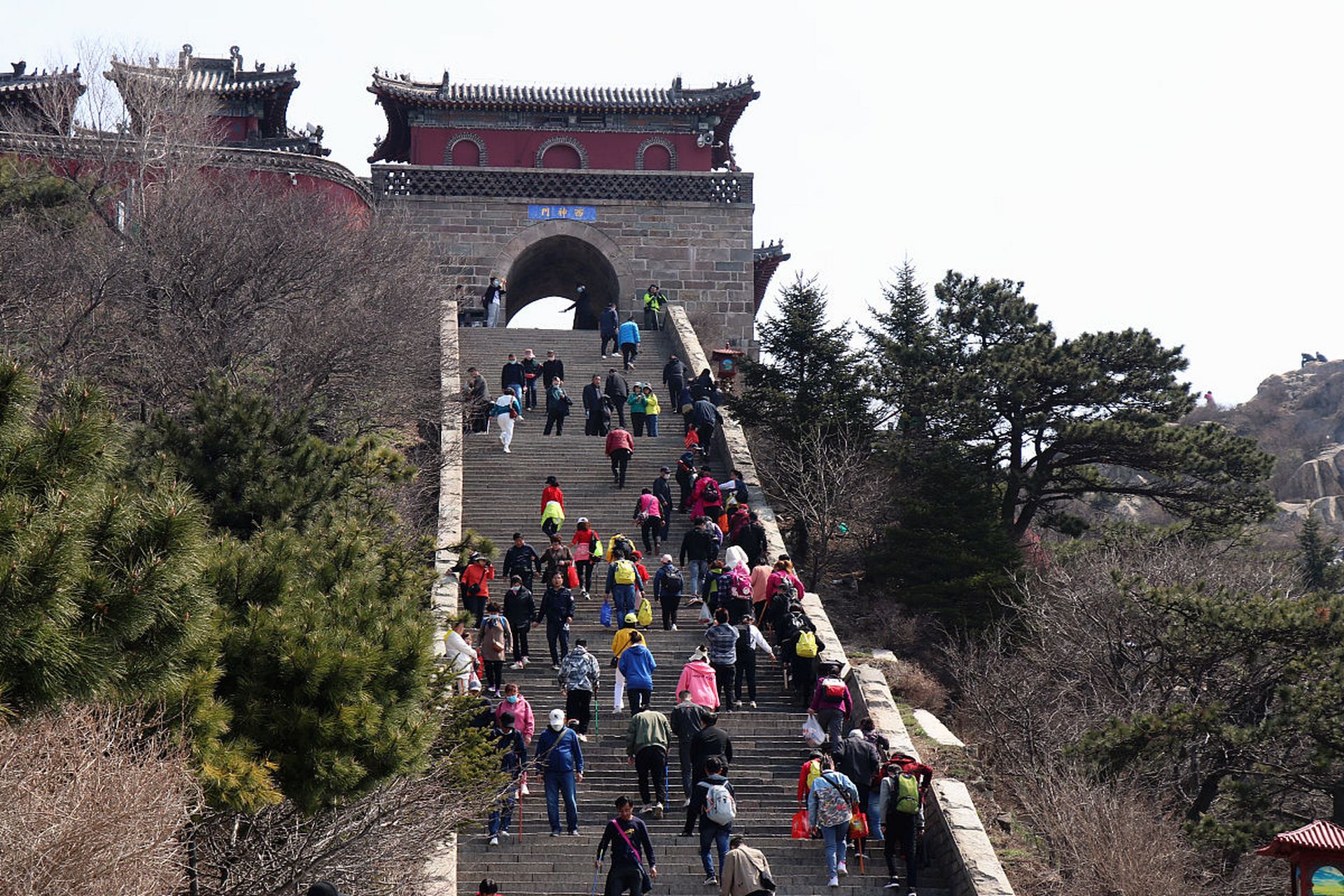 泰山南天门,远在天边,近在咫尺!