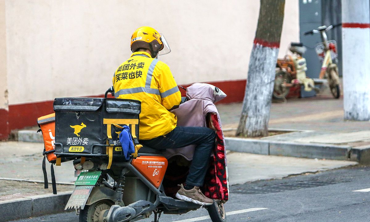 胶带一缠,箱子一荡,这个快递小哥的操作让全网破防了!