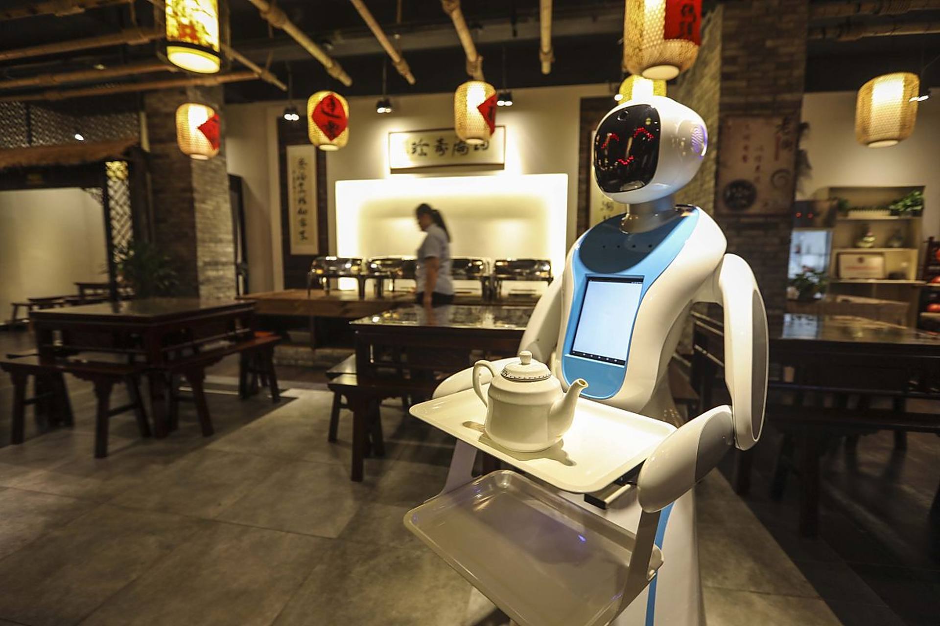 摘要:  云迹科技作为酒店机器人领域的"头牌"也遭遇困境,自2021年后