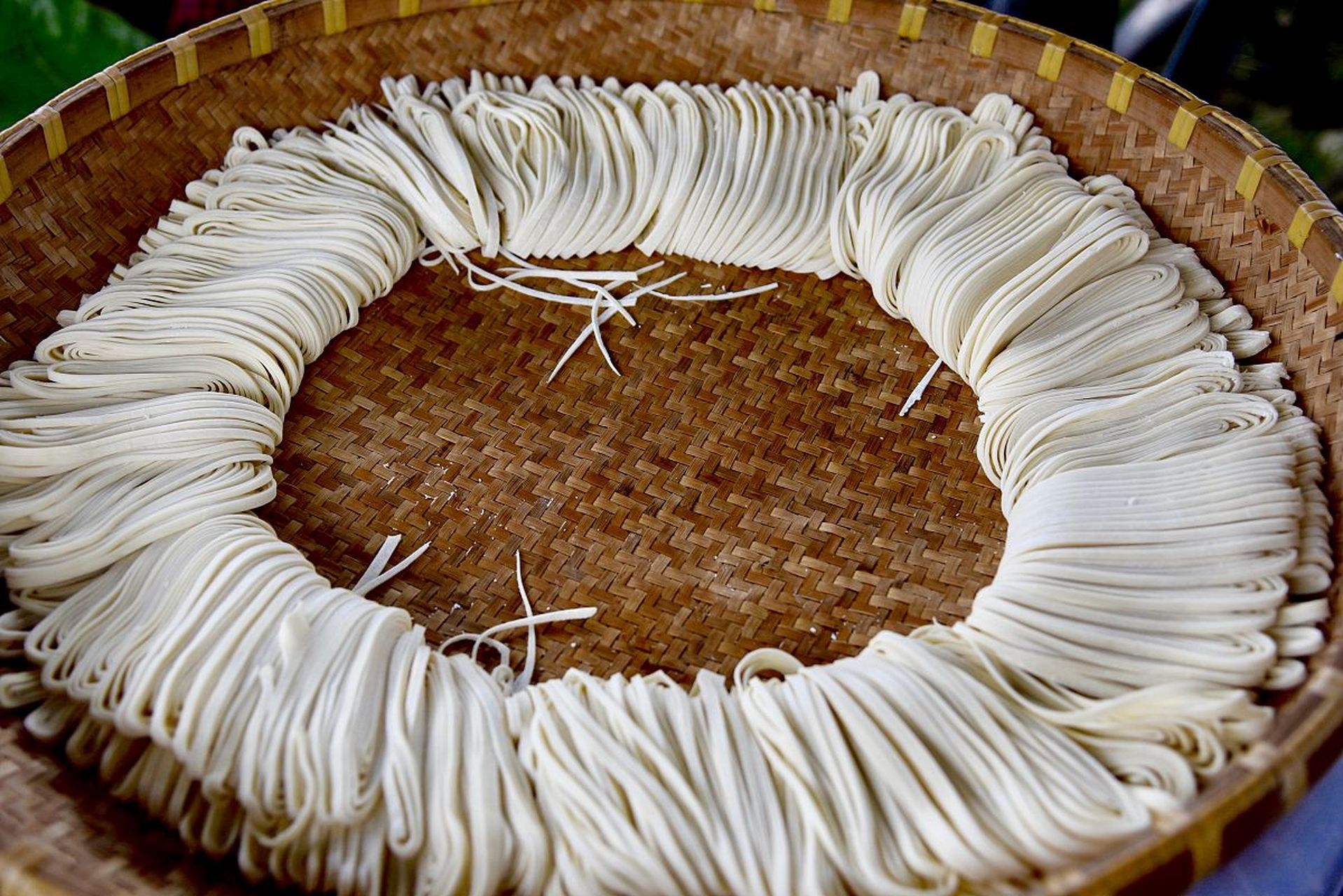 内蒙古美食-莜面  内蒙古的美食之一是莜面.