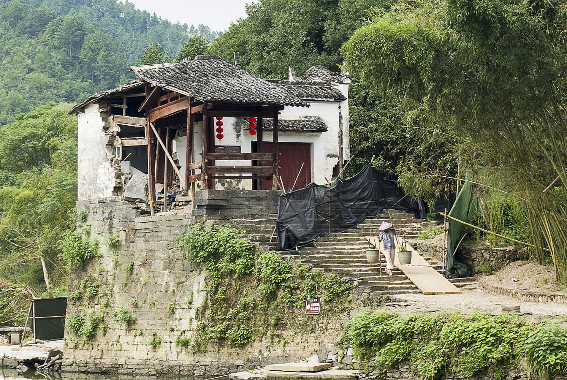 唐崖土司城址位于湖北省恩施土家族苗族自治州咸丰县唐崖镇,是一座