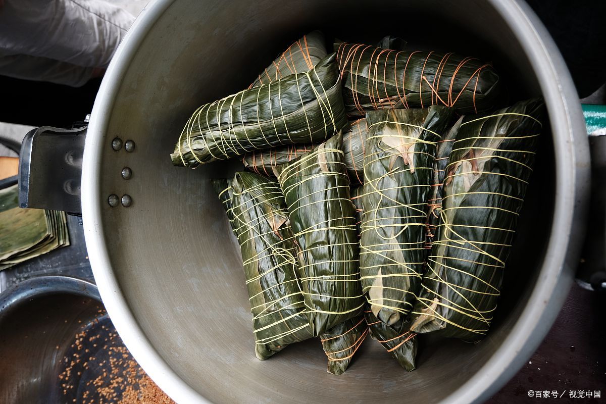 烧草木灰做枕头粑粑粽子,一款湖南宁远特有的传统美食