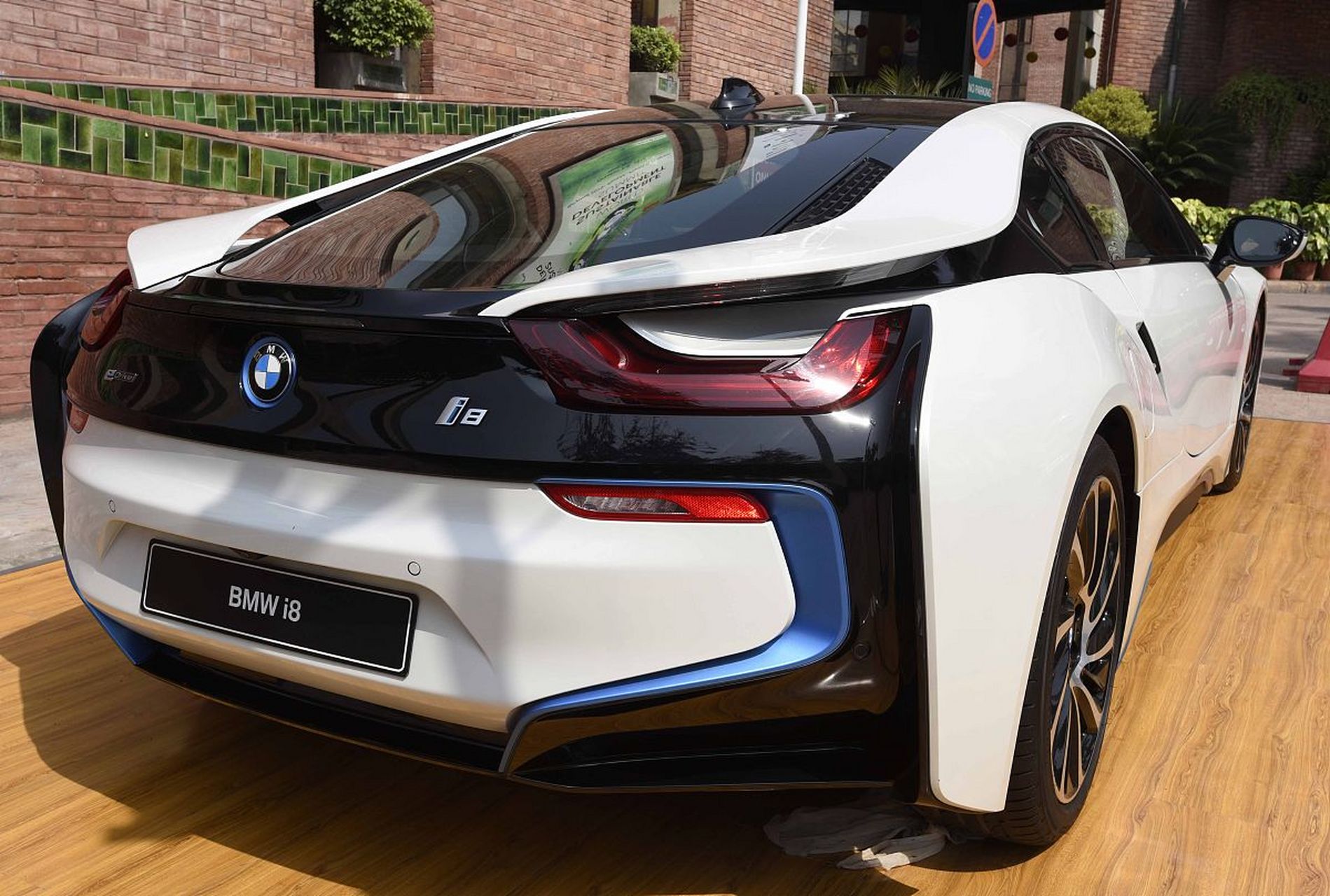 宝马i8是混合动力吗 宝马i8是混合动力吗怎么样 - 徐昂百科知识