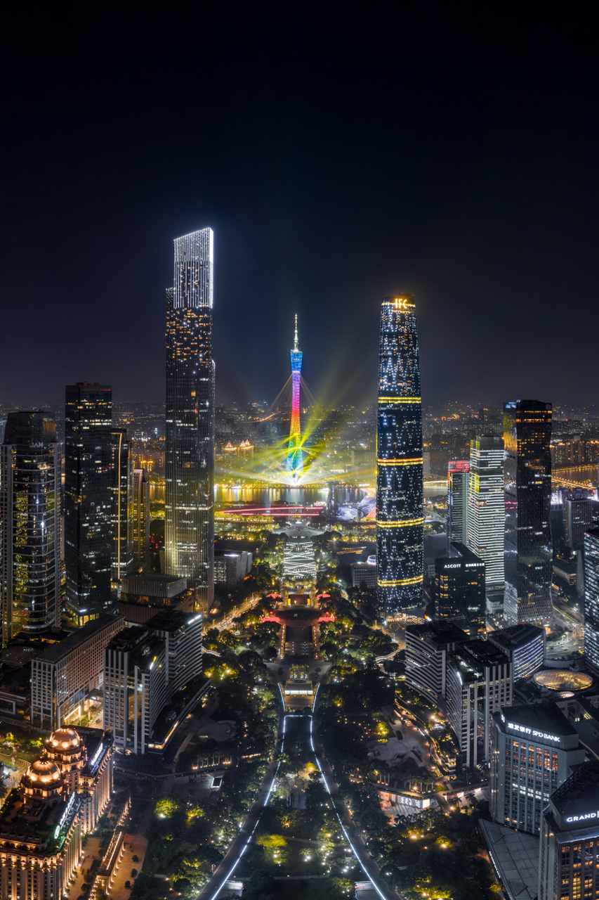 气温湿度:广州地处南方,气候湿润,12月份相对较为凉爽,但仍然比北方