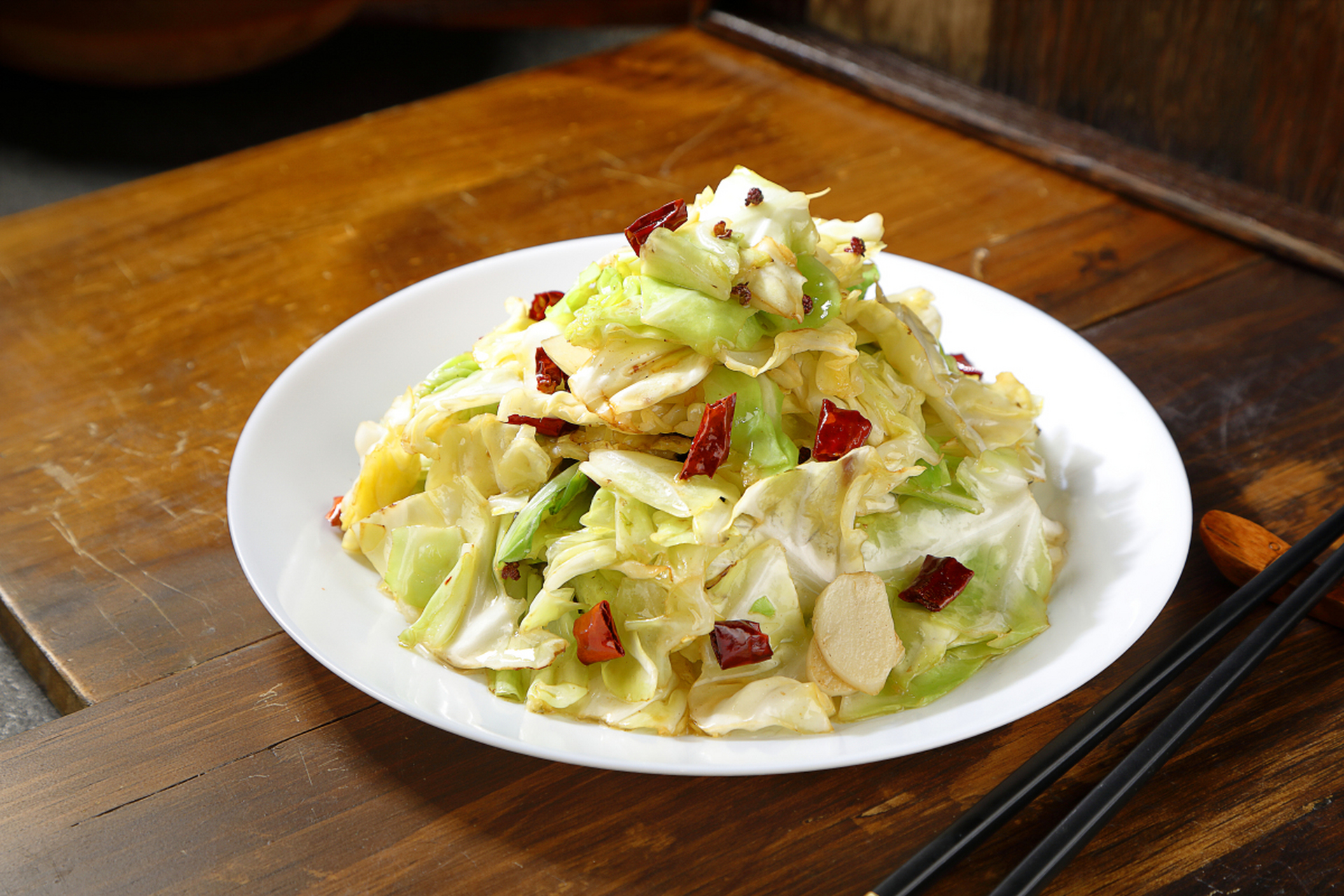 生卷心菜可以做泡菜,和未发酵的泡菜营养大致相同,除了含钠较多.