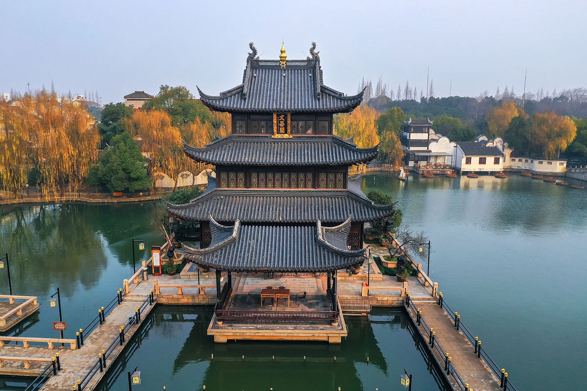 穿越时空的旅行# 九江烟水亭,位于风景秀丽的湖边,是一处令人流连