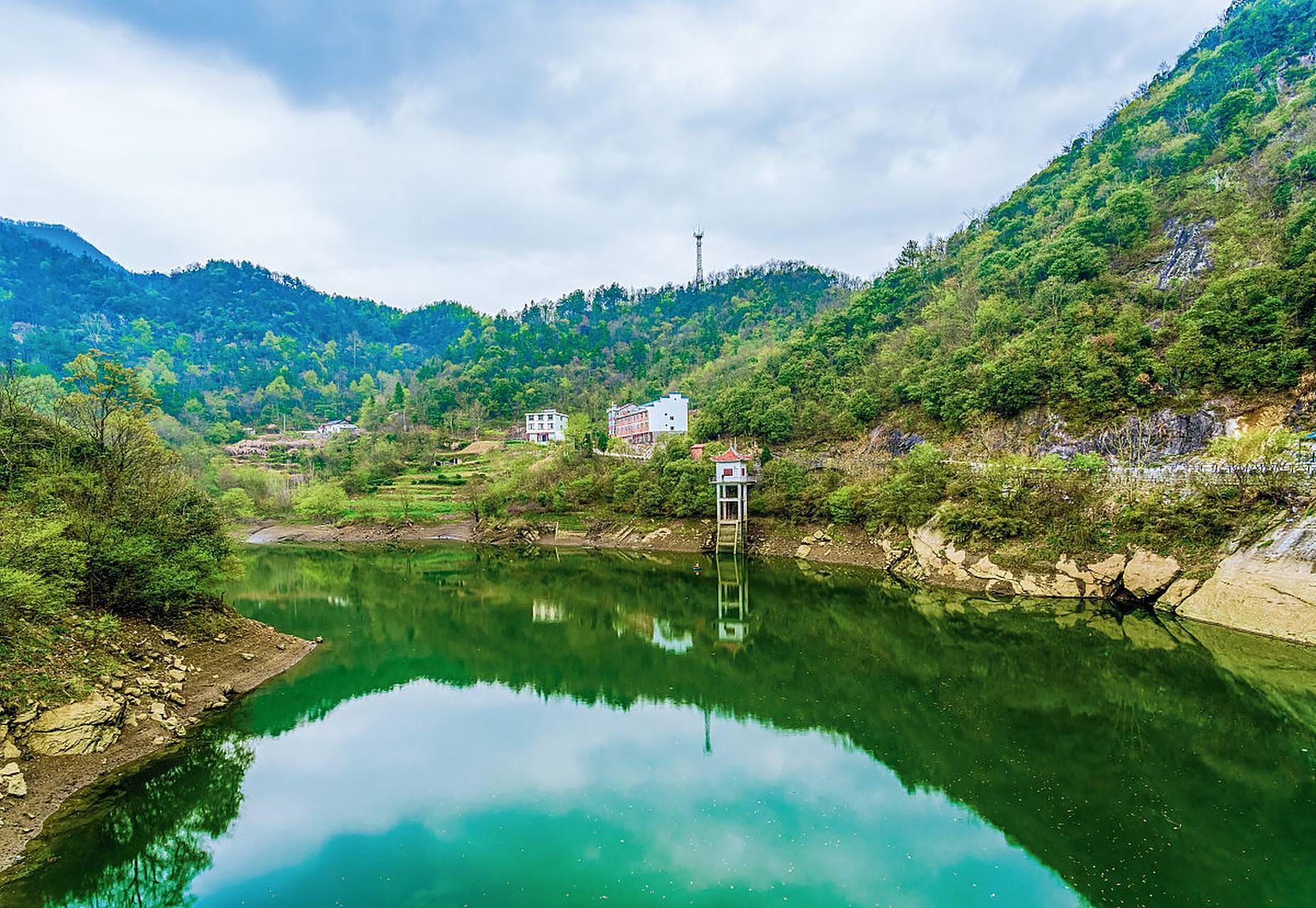 远安旅游十大必去景点  远安县,位于湖北省宜昌市,拥有丰富的自然风光