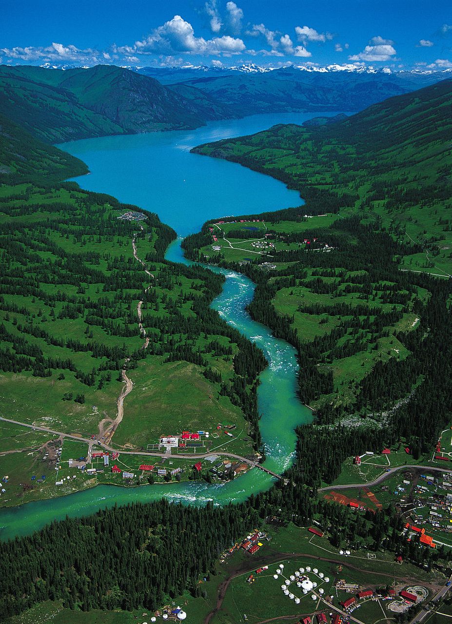 新疆喀纳斯湖,中国最美湖泊,被誉为"人间仙境,神的花园".