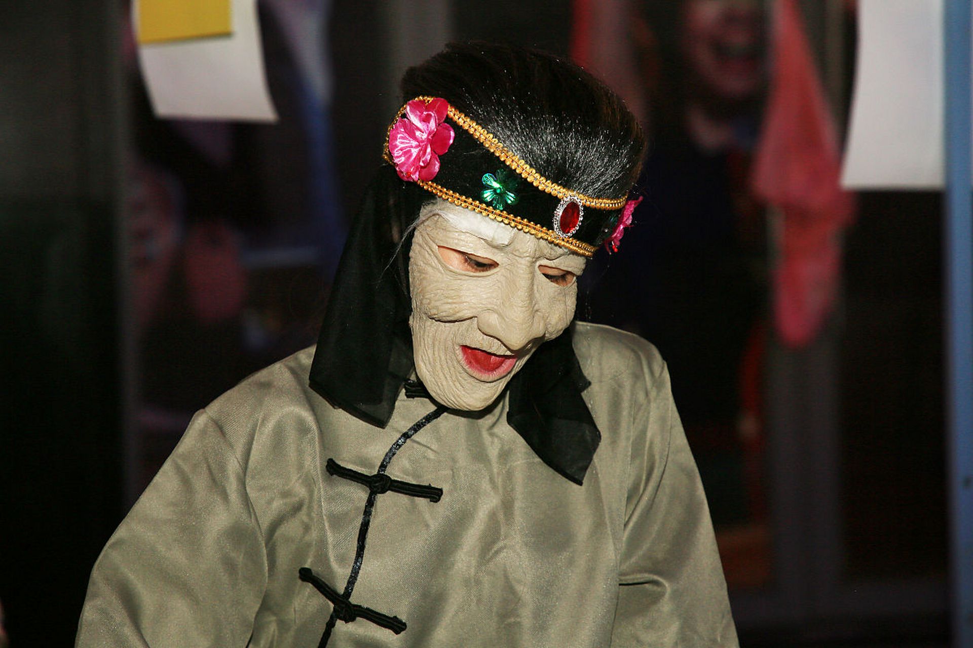 孟 婆 汤        在阴曹地府里,有一个人人皆知的老太婆,她就是孟婆.