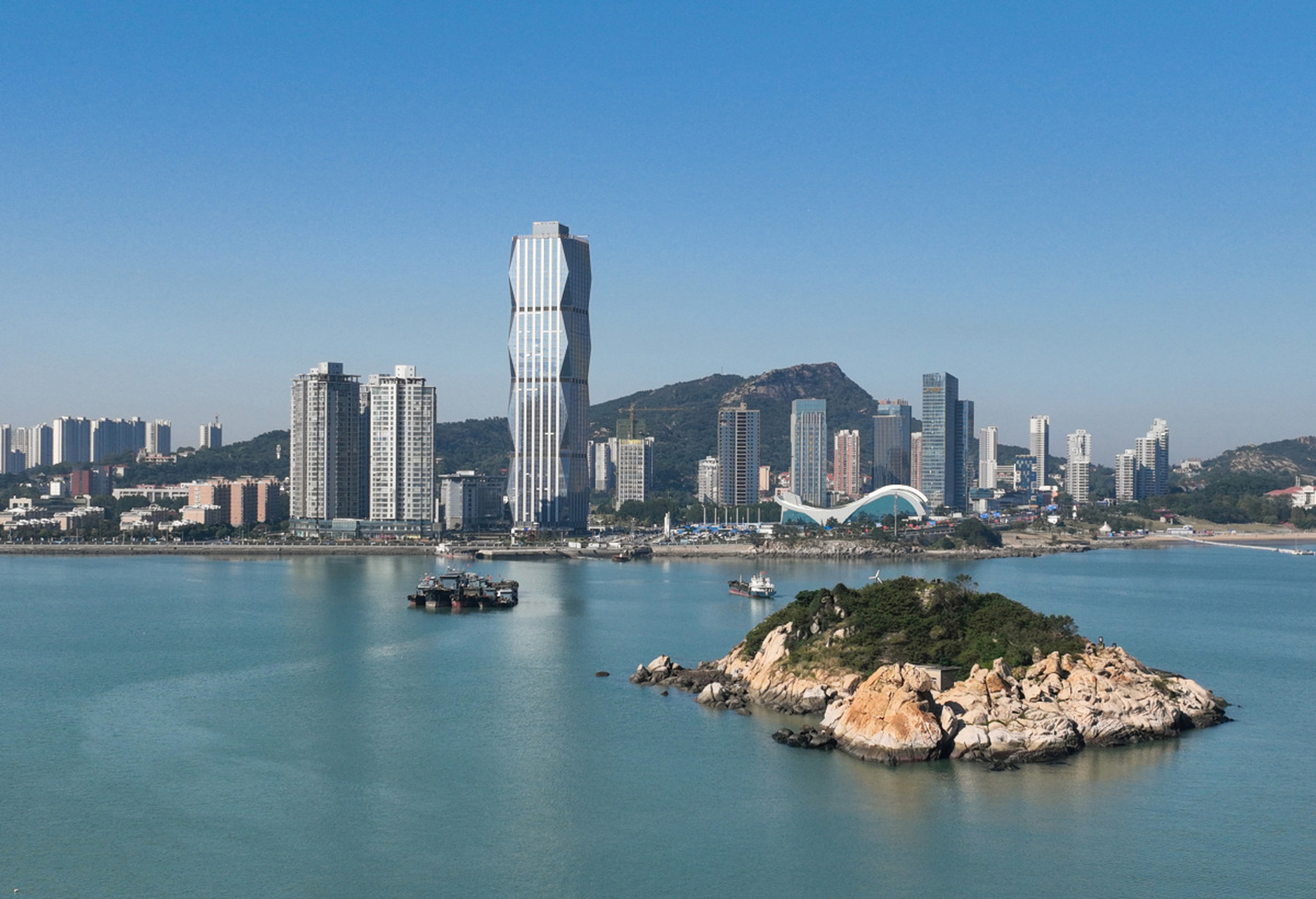 连云港二日游攻略包括花果山,市博物馆,连岛海滨浴场,灯塔,石棚山风景