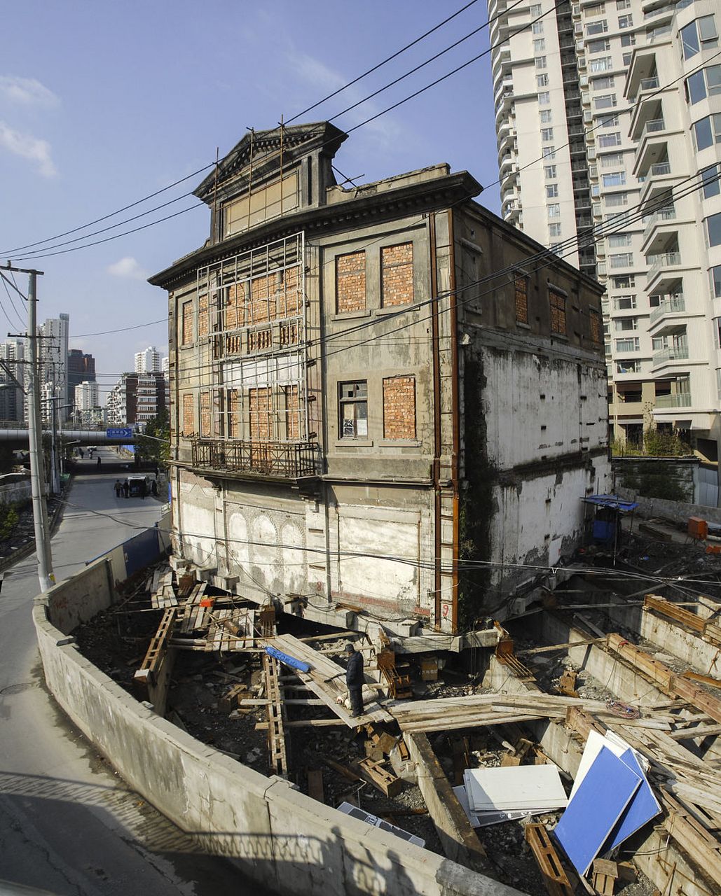 广州最牛钉子户 广州比较知名的"最牛钉子户"有梁蓉和李雪菊