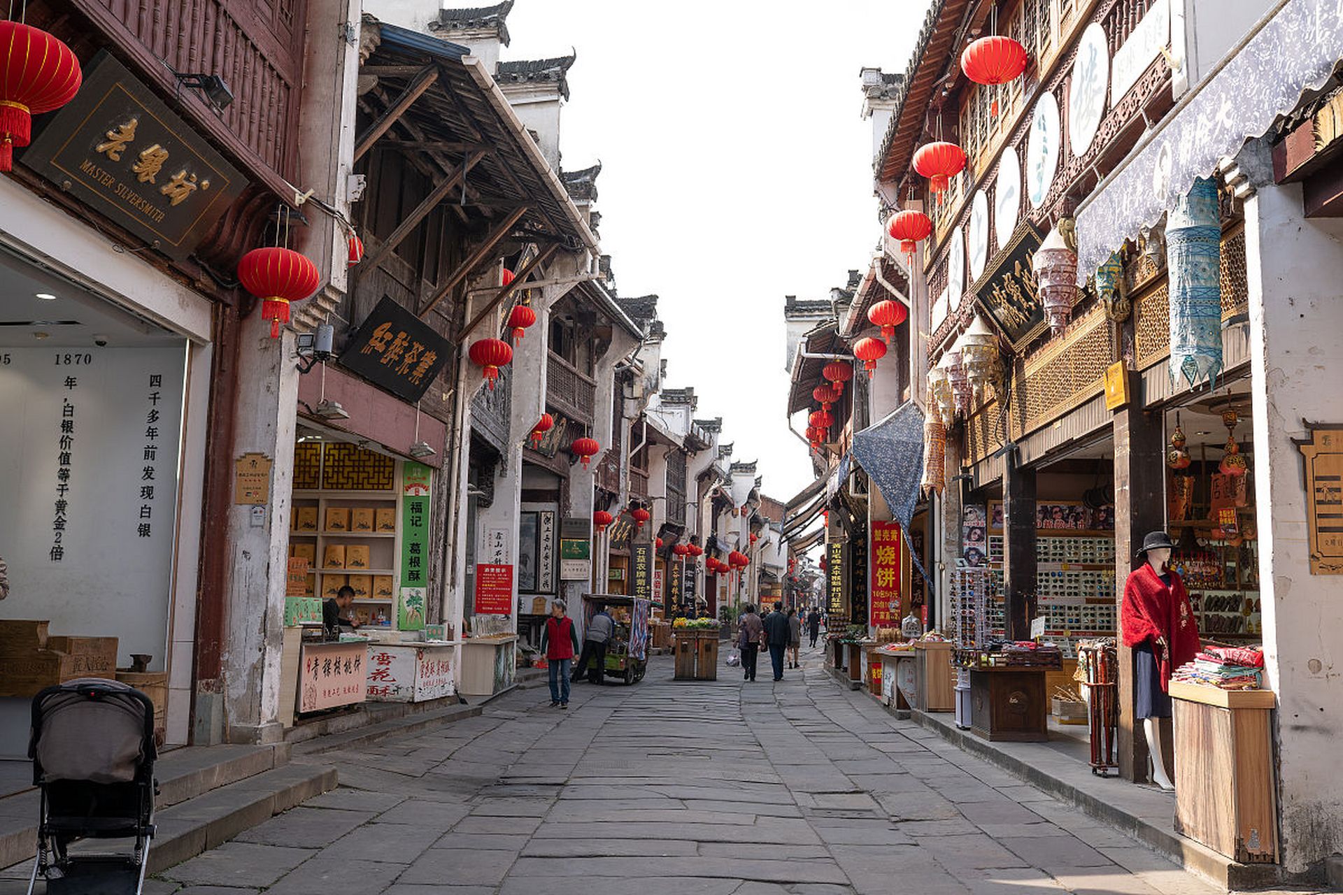 哇塞,小伙伴们,我刚从江西七里街景区回来,简直是太惊艳了!