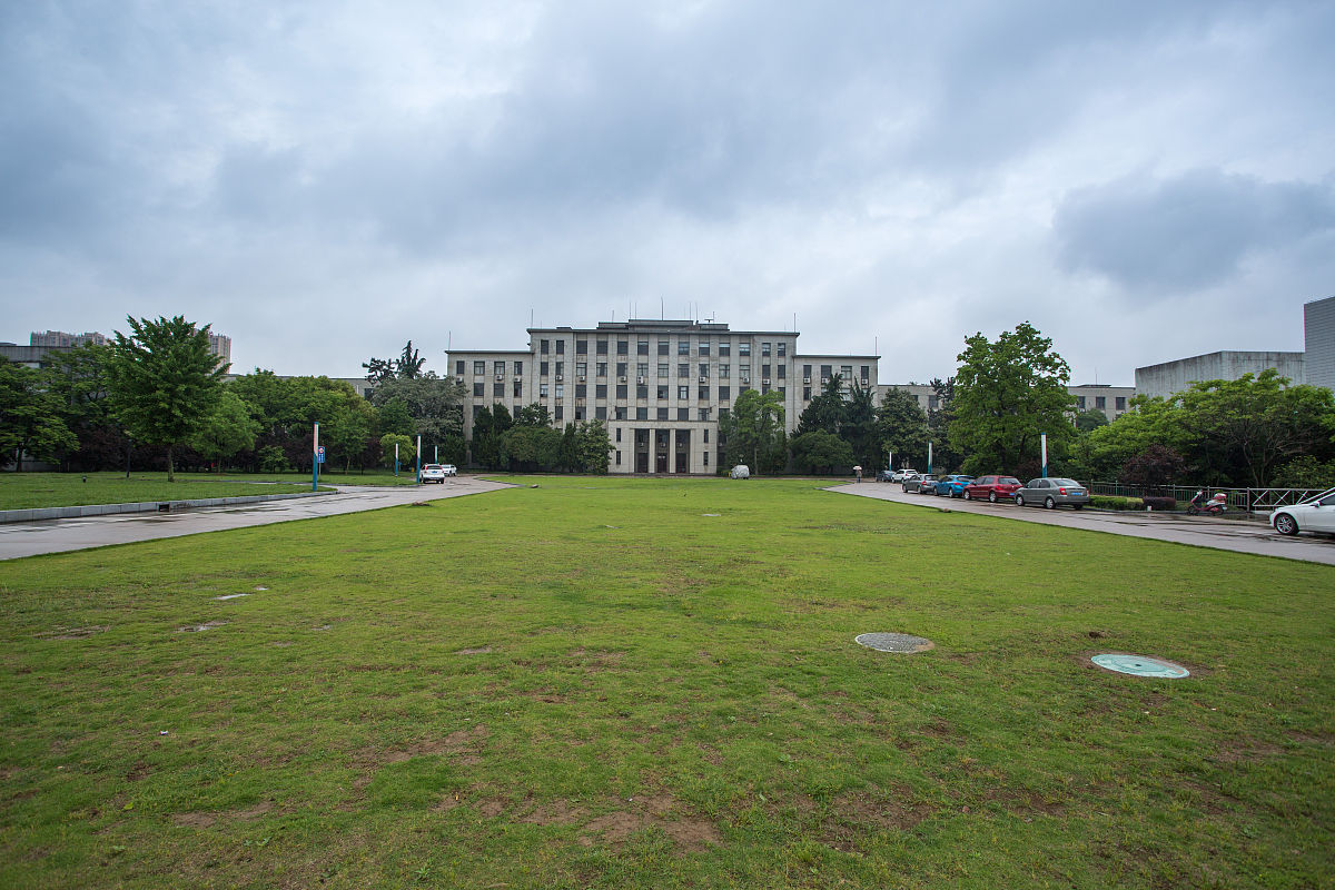 经过近百年的发展安徽大学已成为中国重点支持建设的高水平院校之一