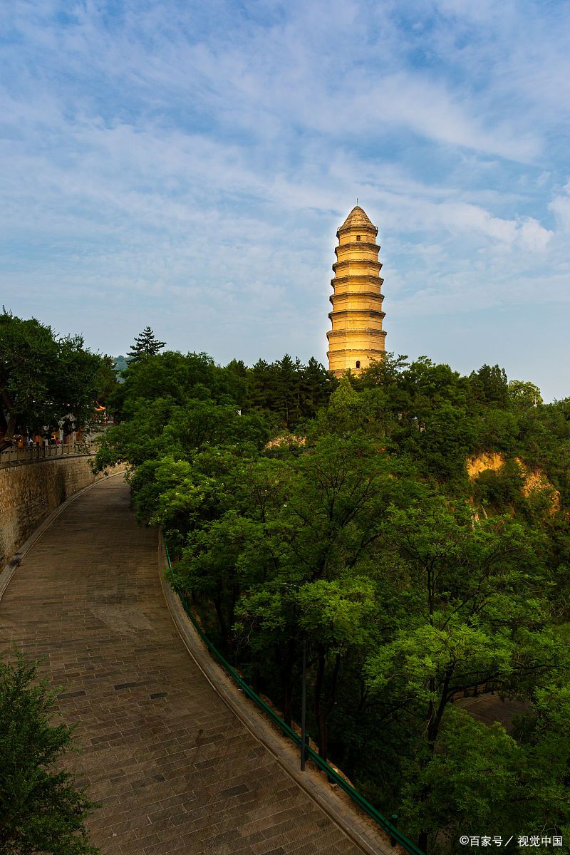 宝塔山值得一看吗 宝塔山是延安的标志性景点,融合了丰富的历史与文化