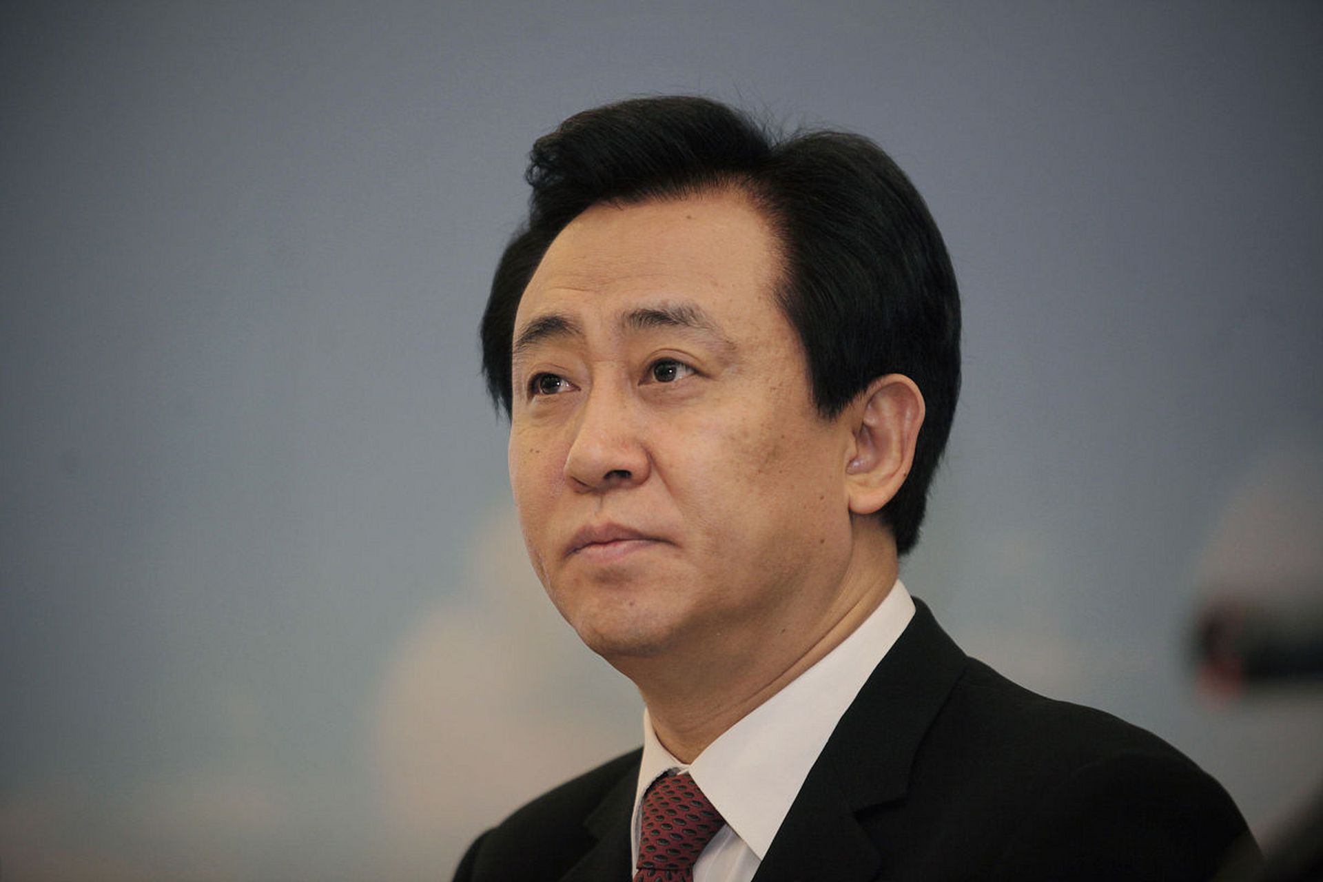 看着昔日的大亨许家印,现在因为资不抵债,被勒令清盘,很是让我唏嘘不