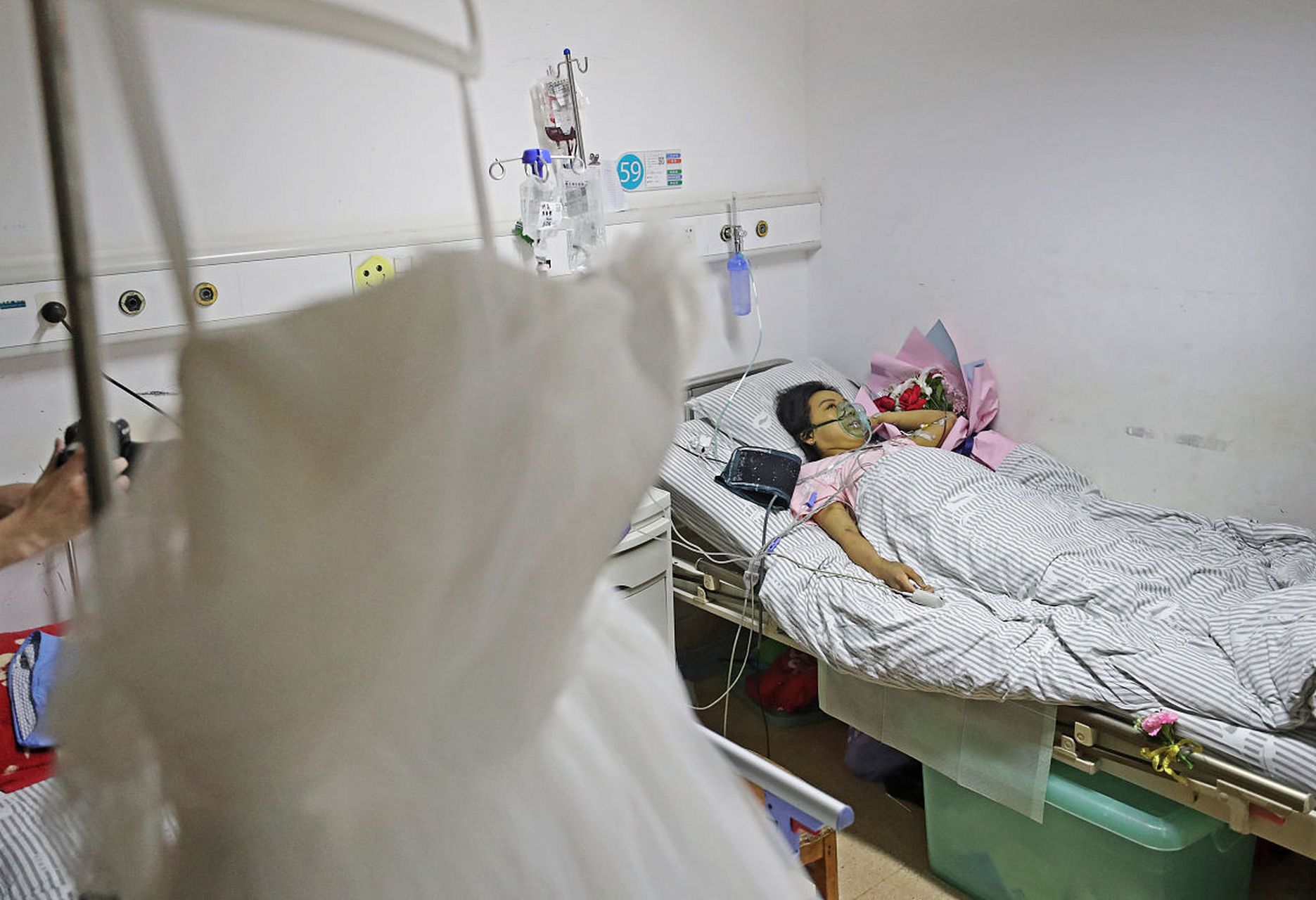 婆婆心脏不太舒服,到医院检查需要住院观察24小时.