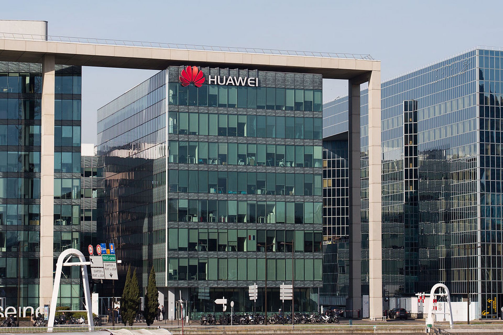 华为作为全球知名的科技公司,一直以来都在不断追求卓越和进步.