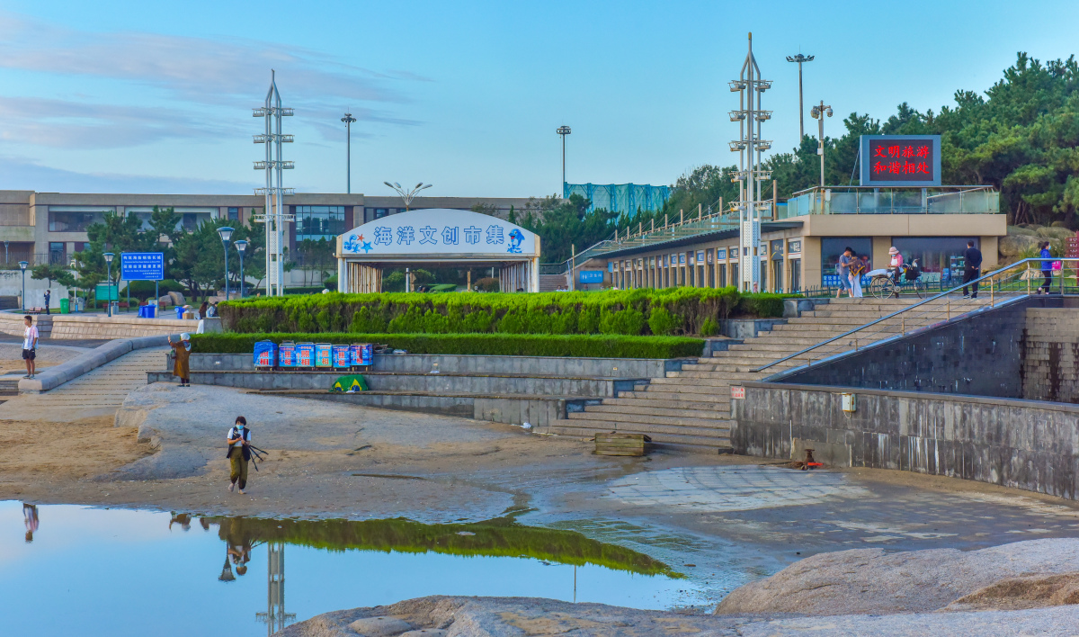 日照市东港区灯塔风景区是一个集自然景观,历史文化,现代旅游,休闲