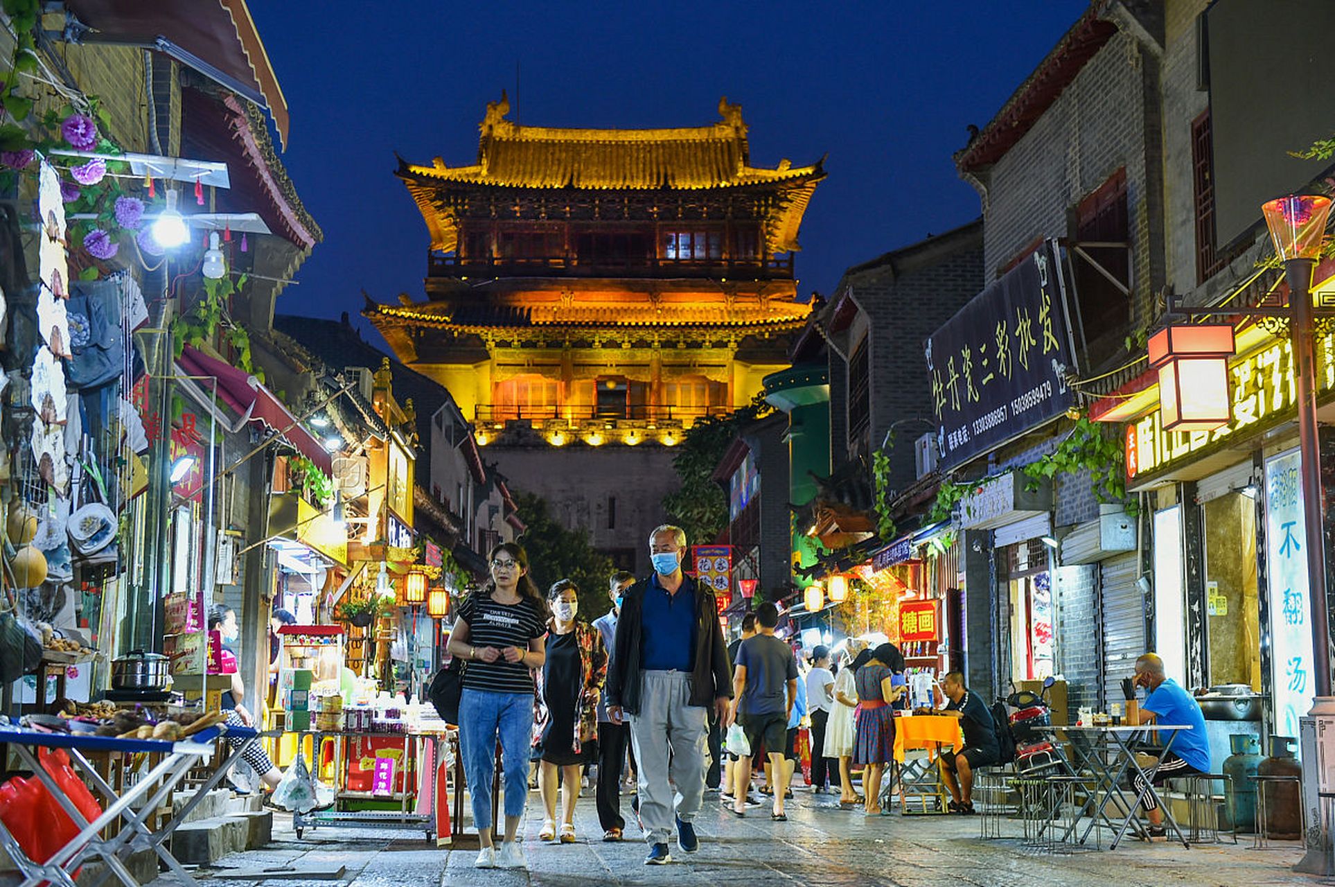 夏日闪光旅行家#  河南开封鼓楼夜市旅行打卡攻略:开封鼓楼夜市位于