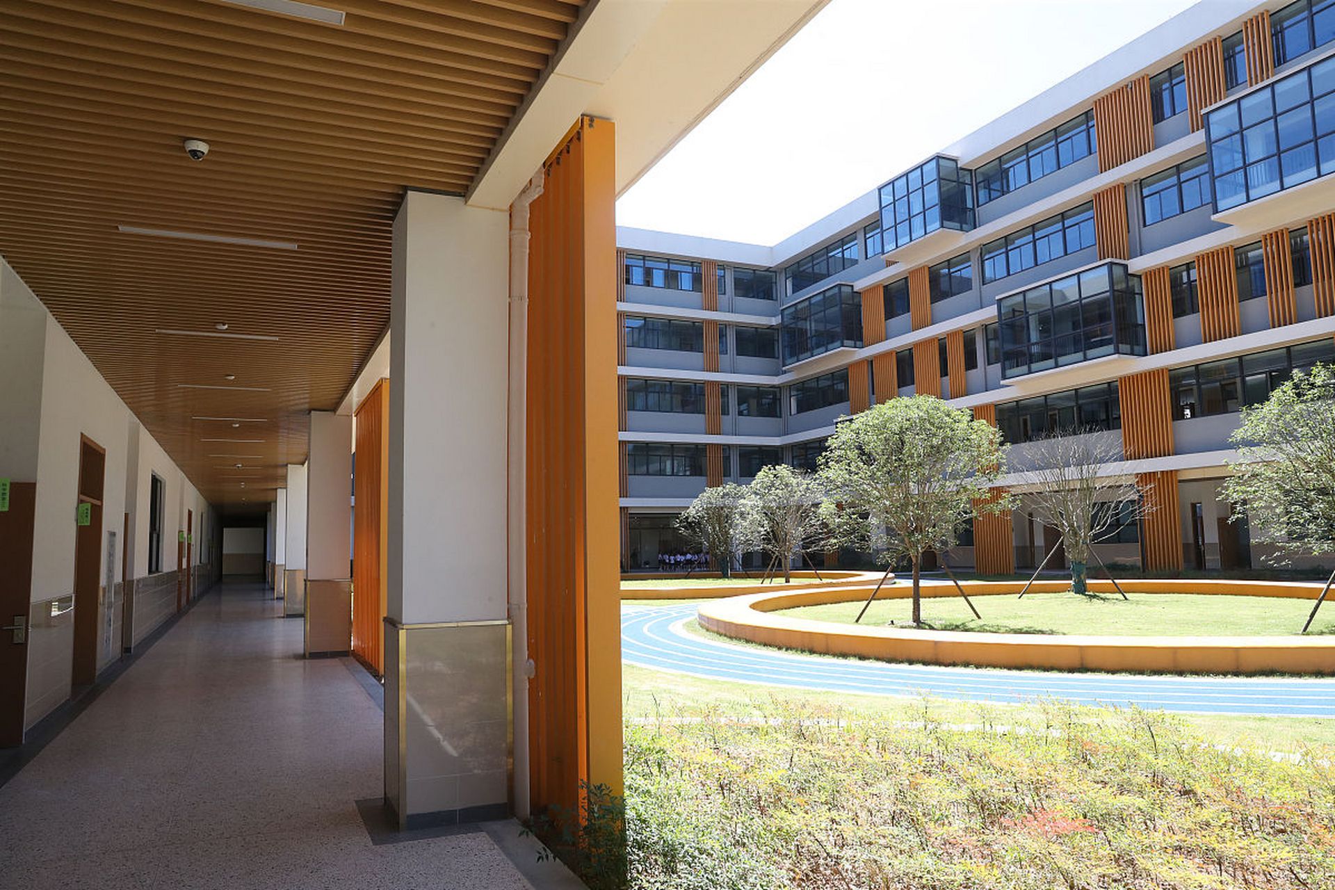 关于chatgpt与人类智能的关系,马云在云谷学校谈论中指出的,虽然人的