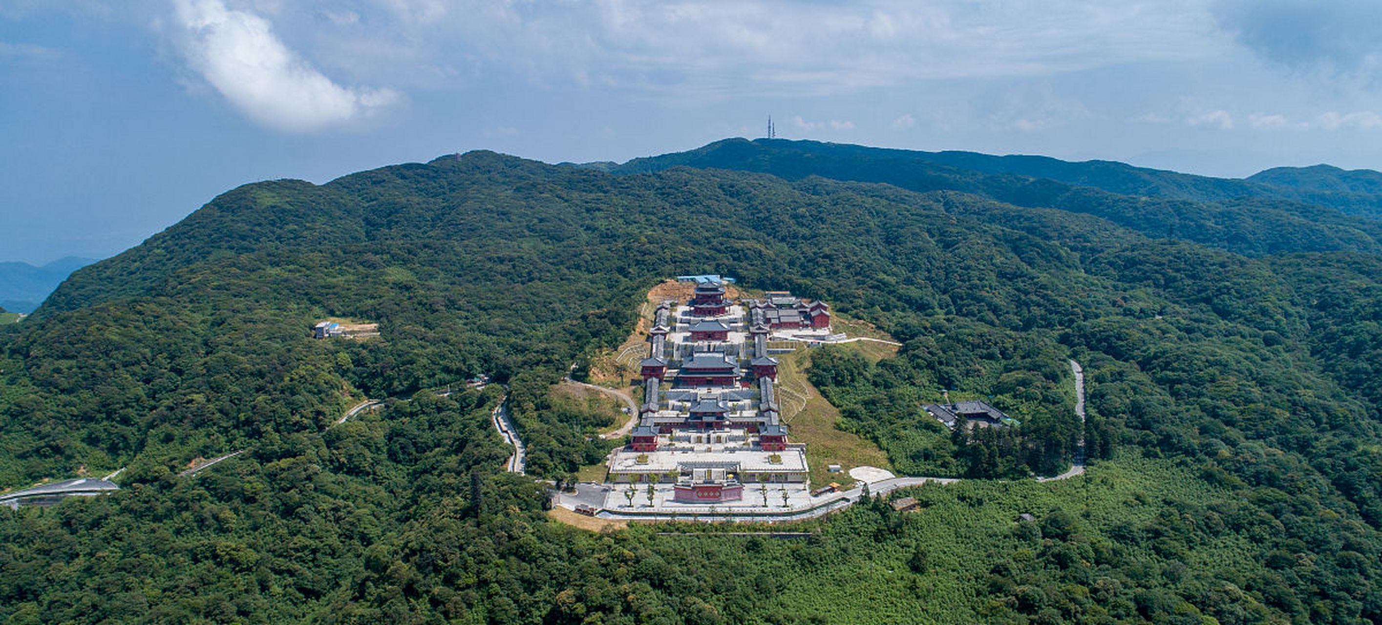 茅山风景名胜区位于江苏省镇江市句容市境内,古称金陵地肺名山,华阳境