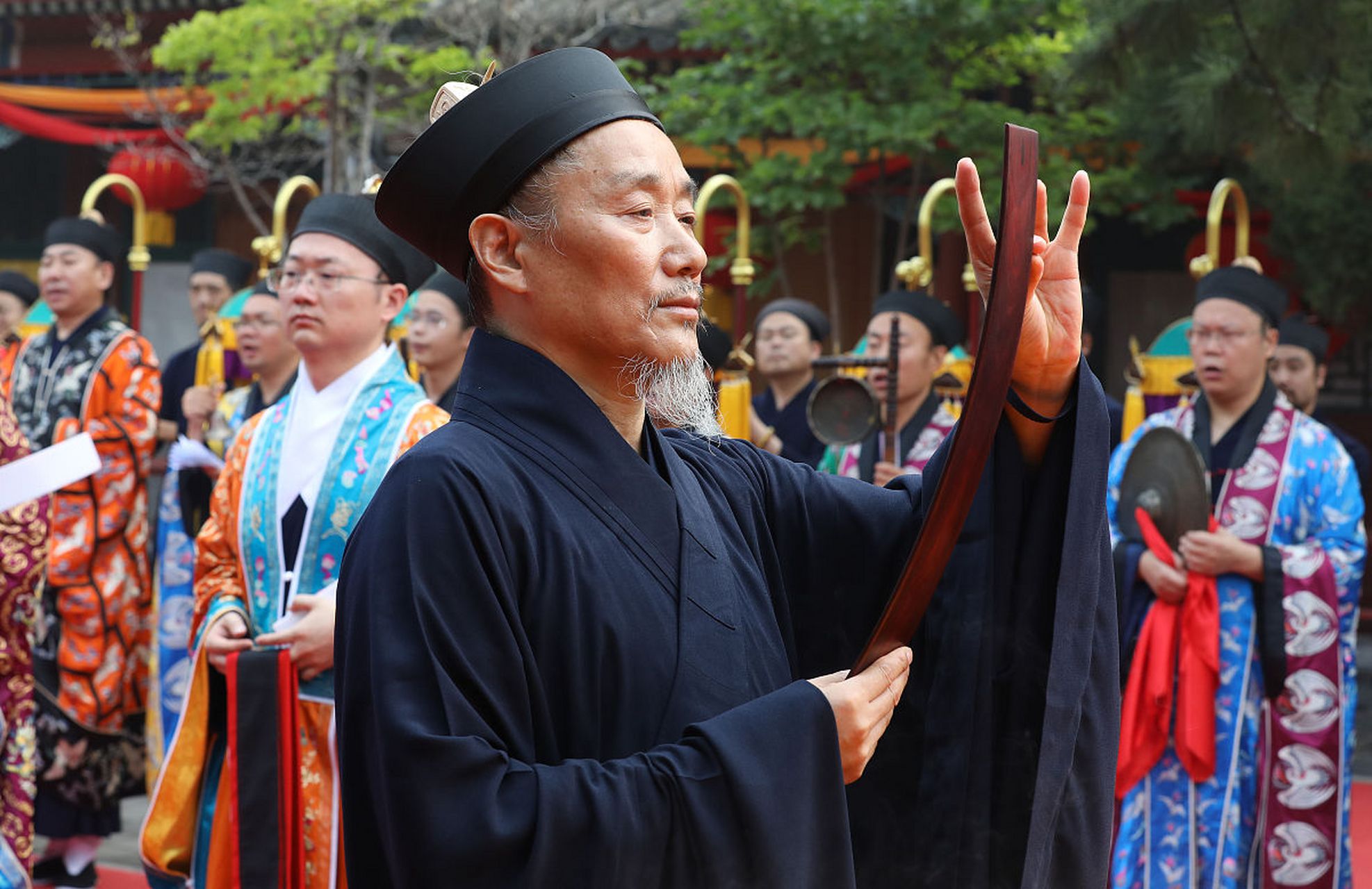 想知道道士们都怎么称呼吗?不只是道长哦!还有真人,道兄甚至黄冠等等.