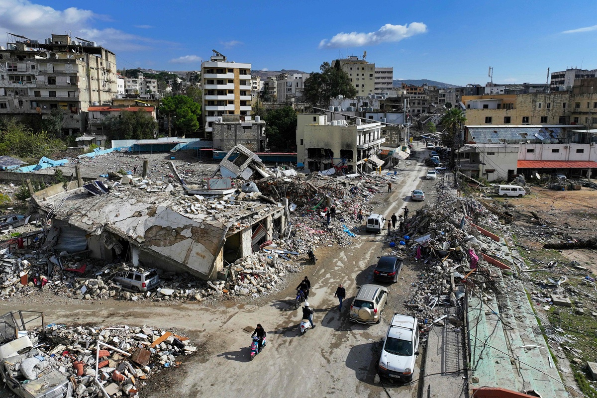 以色列发动近百次袭击，加沙停火面临三重挑战
