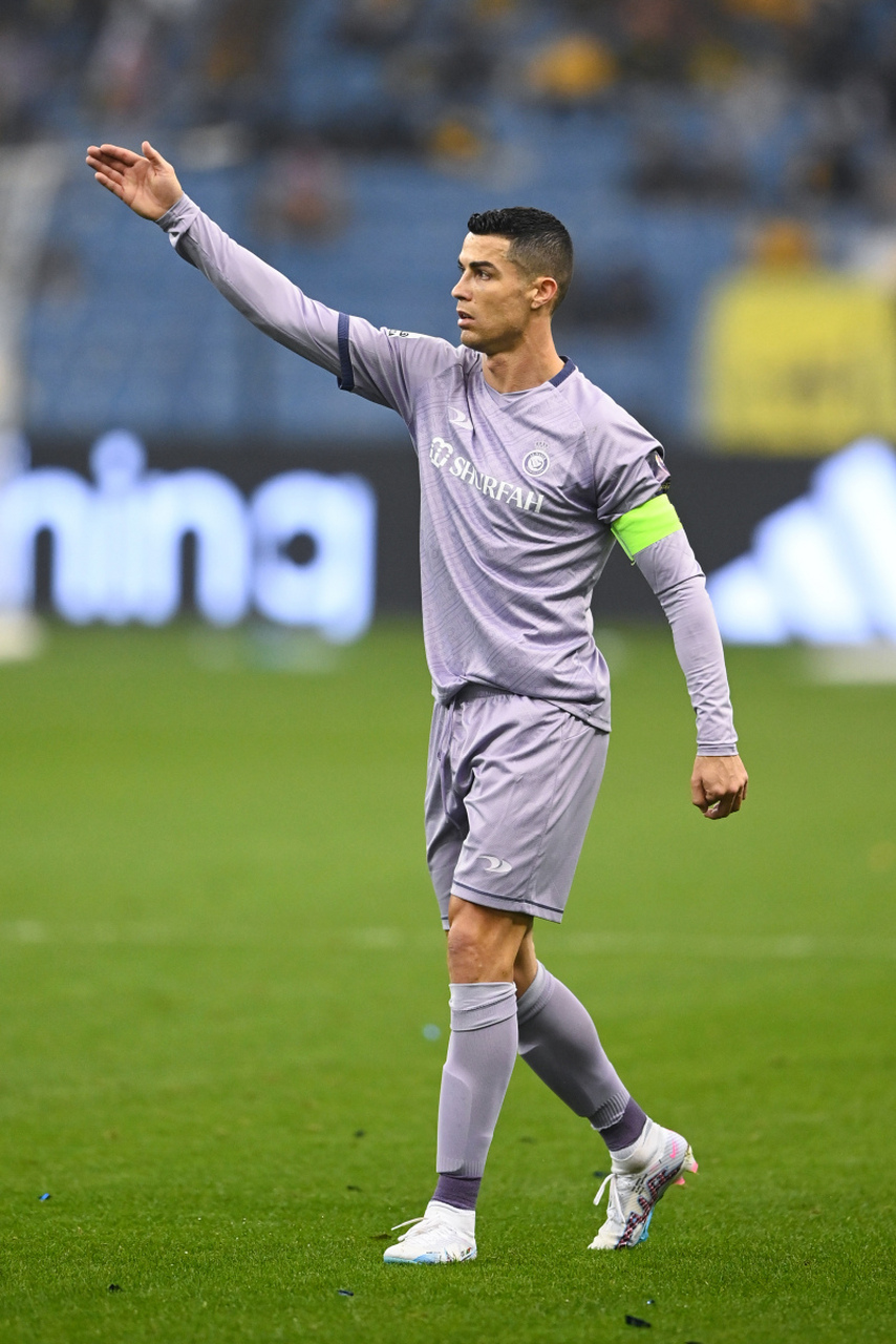 c罗制造红牌击中门柱,利亚德胜利0:1无缘决赛.