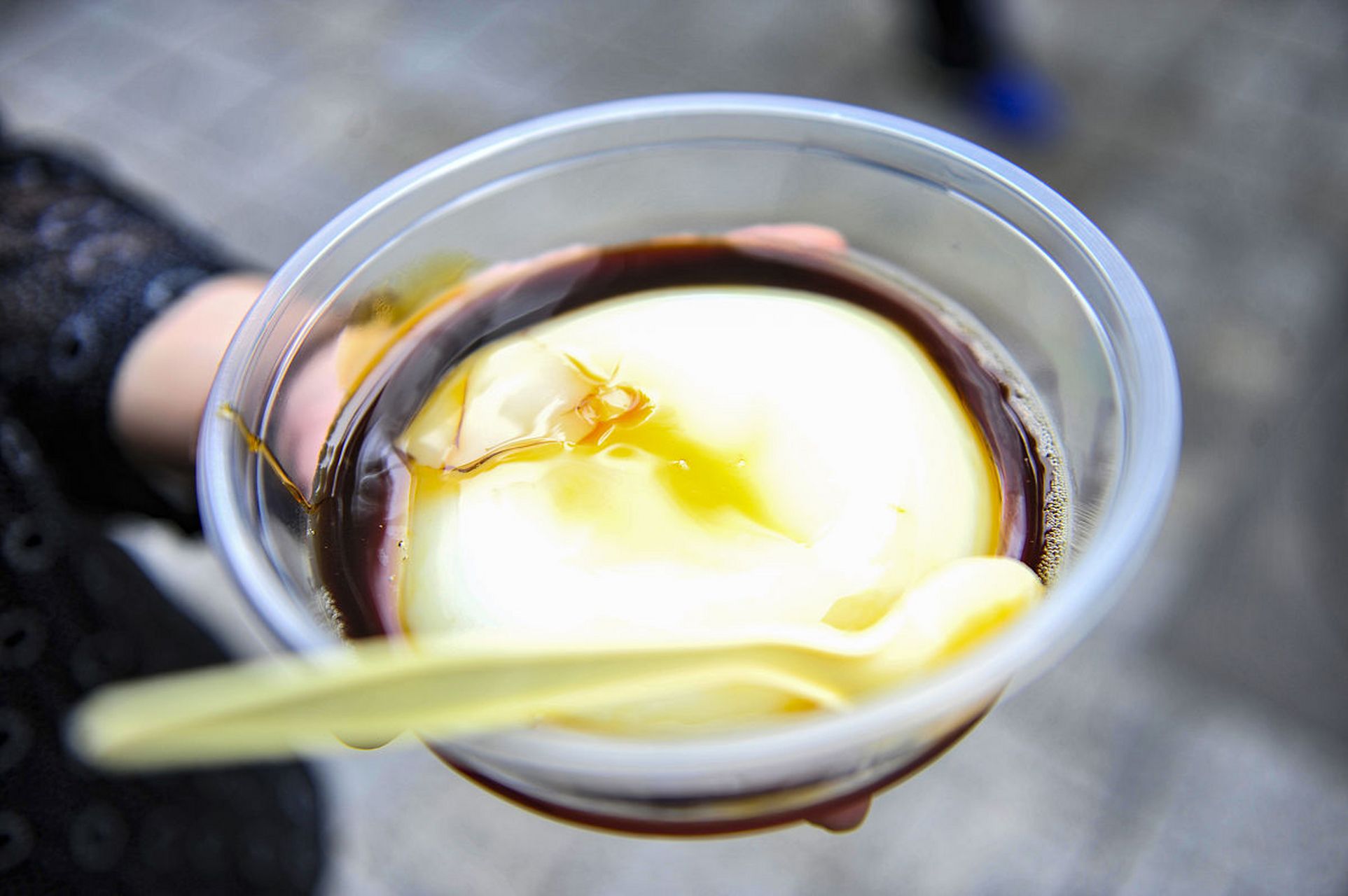 在美食之都宜宾,双河镇葡萄井的凉糕是一道深受人们喜爱的传统甜品.