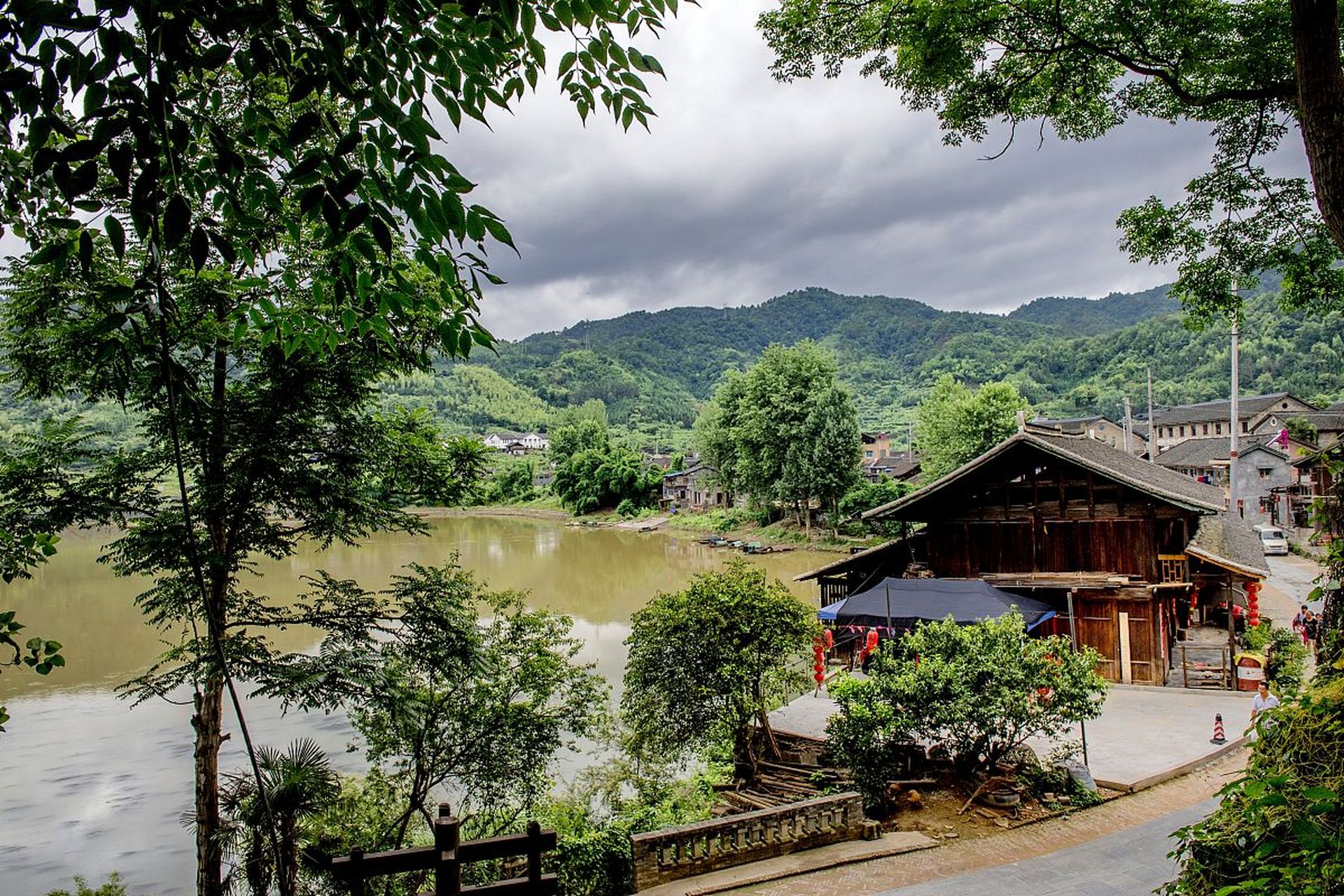 秋意渐浓,云南镇沅千家寨风景区正如画般绚烂.