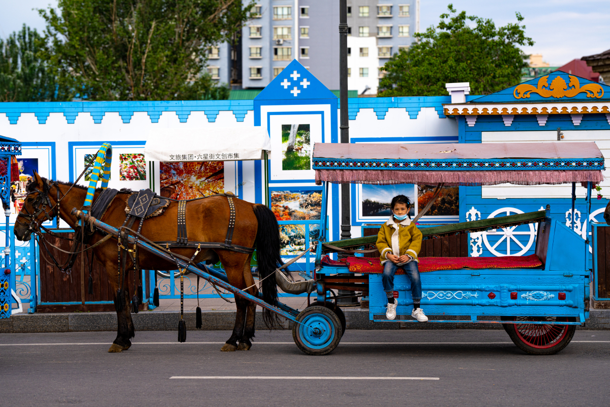 蓝色浪漫:新疆伊宁的喀赞其民俗村
