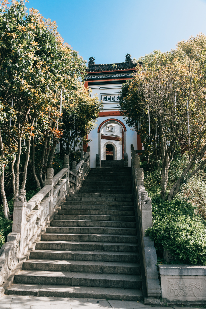 陕西·安康白云寺   安康白云寺,位于陕西省安康市,是一座历史泳妹