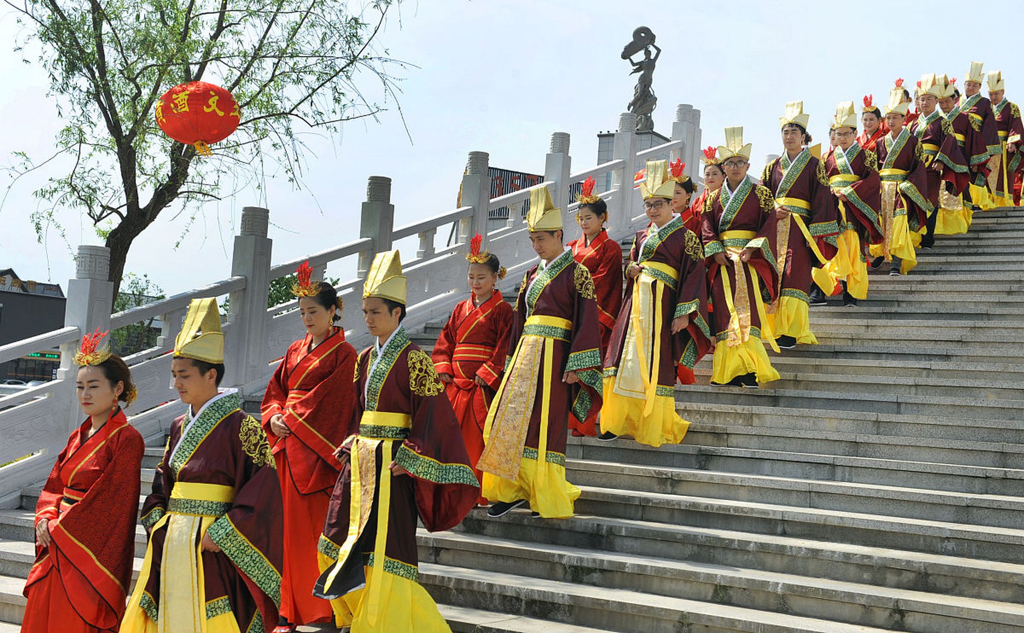 哪些八字信息会找远方对象  第一种信息:配偶星在年柱或者时柱的主