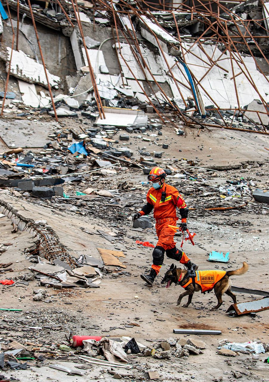 目前尚未有人员伤亡的报道,但地震引起的社会关注度不容小觑.