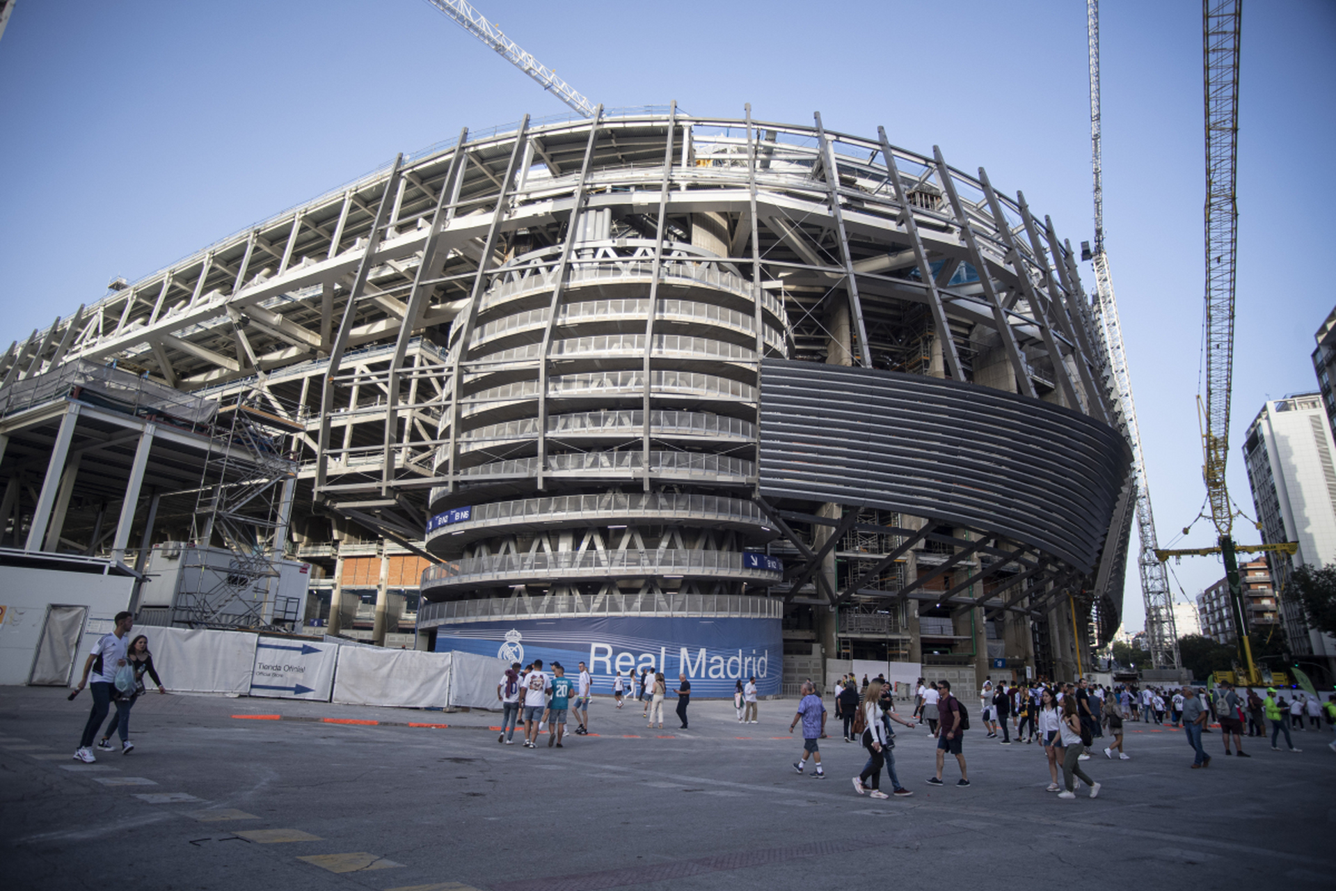 卢赛尔体育场是2022卡塔尔世界杯主体育场,最多可容纳92000人.