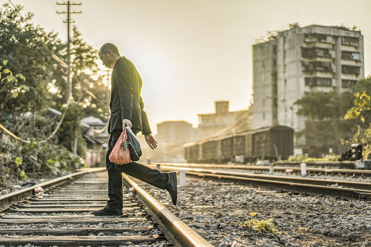 最忘我的状态是什么?火车在身后鸣笛都听不见