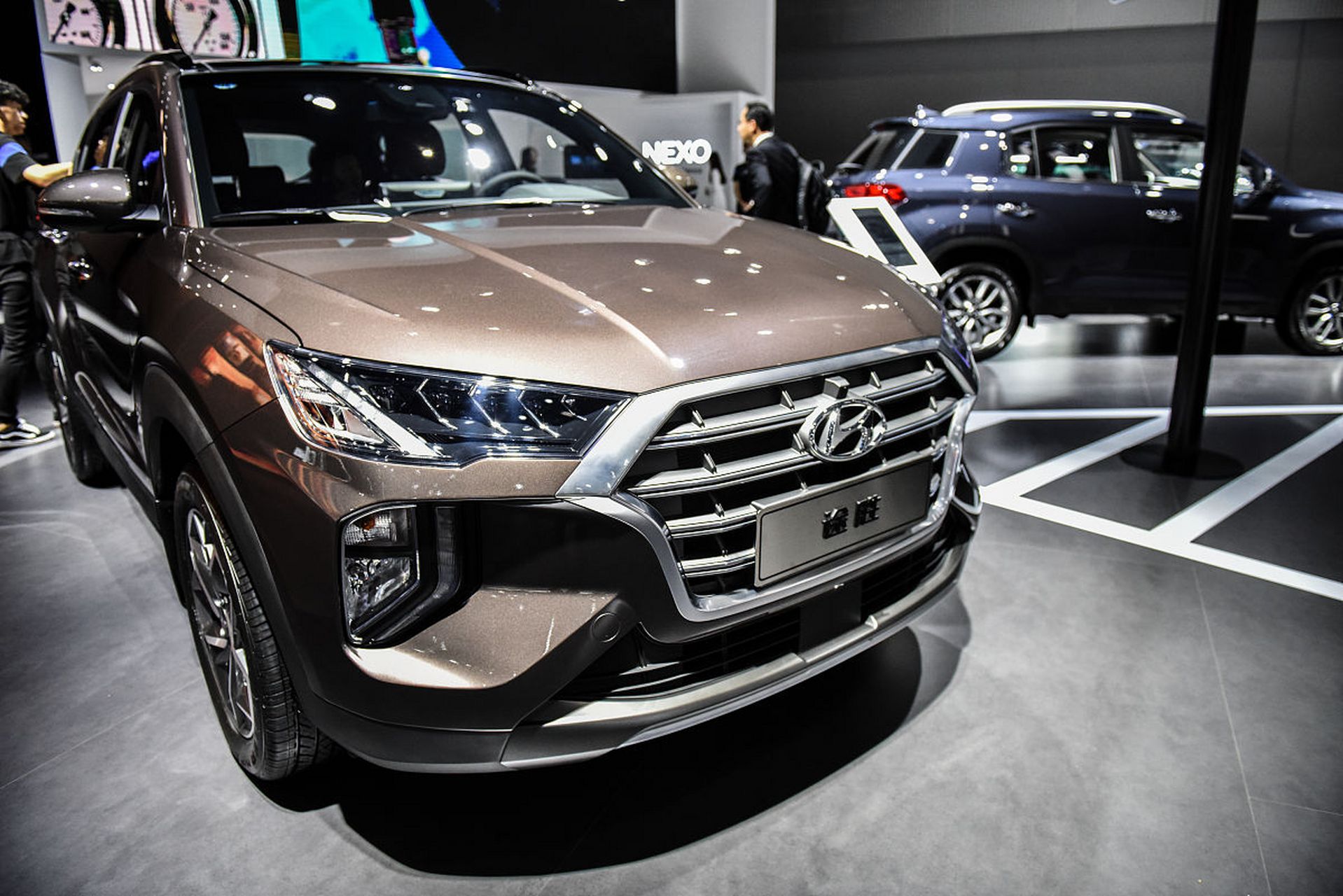 2023款现代途胜是一款全新的suv车型,它采用了现代最新的设计语言