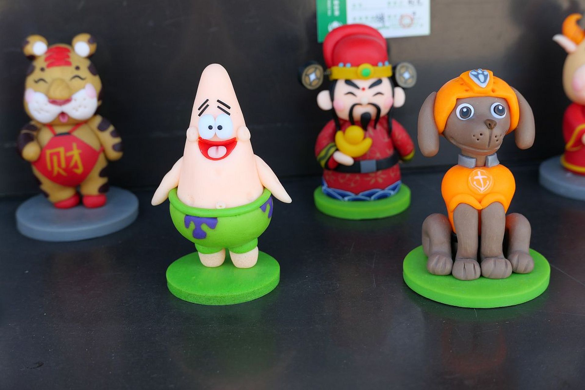 手指一挥间塑造出多彩世界, 让生活充满无限可能