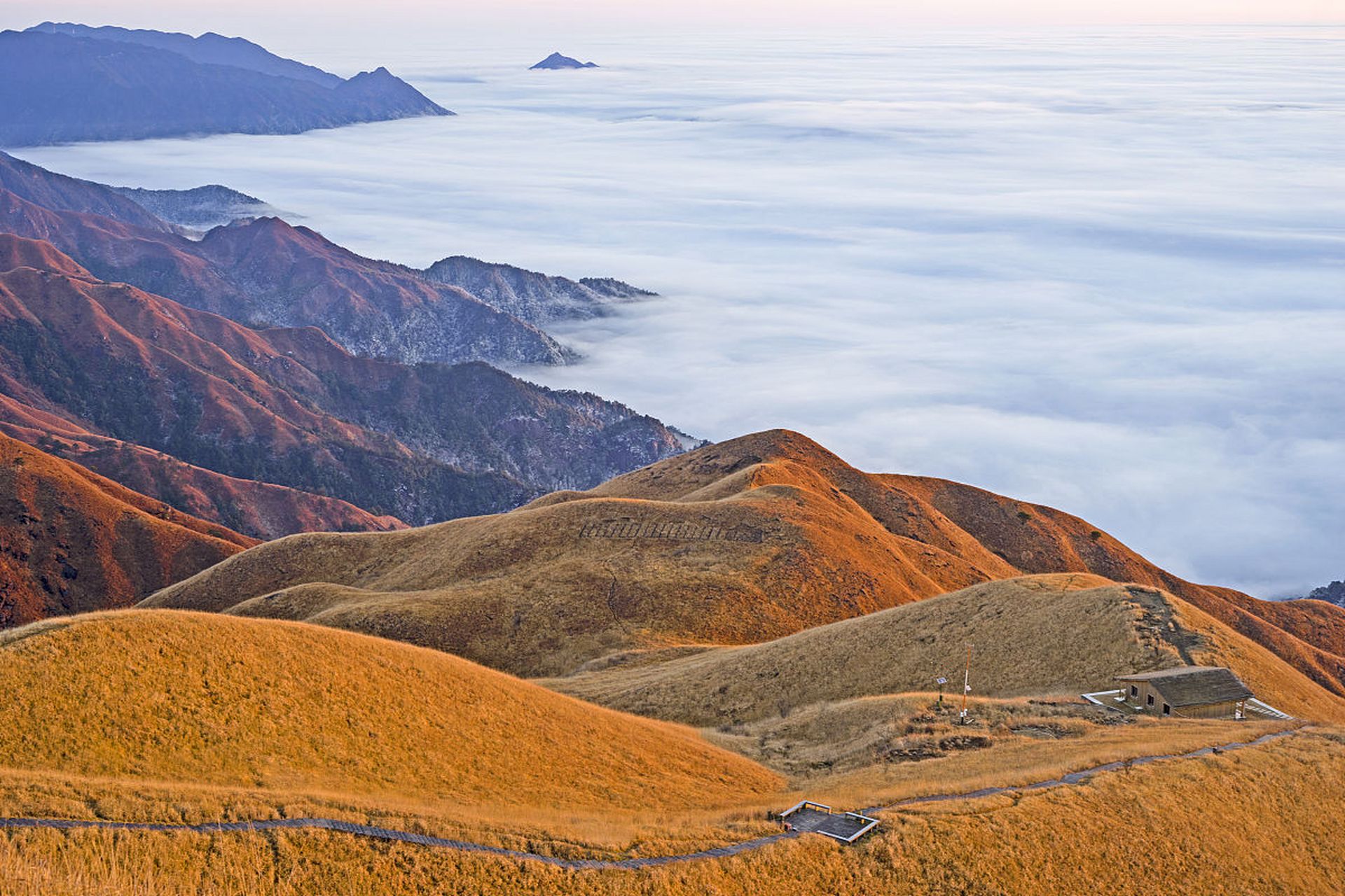 高山雲海,是大自然最美的景色之一.