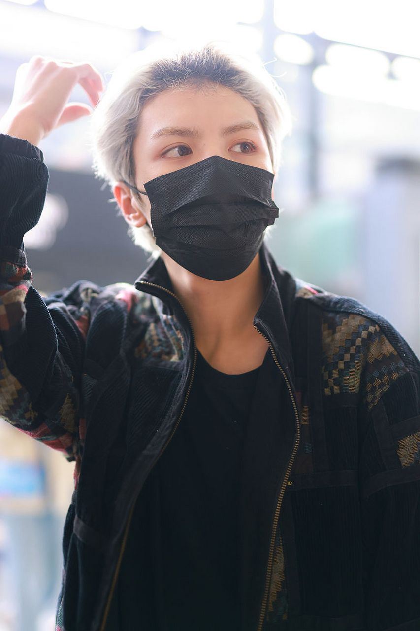 灵超本来通过选秀节目刷了波脸,在节目上还收获了颇多的粉丝,各方面