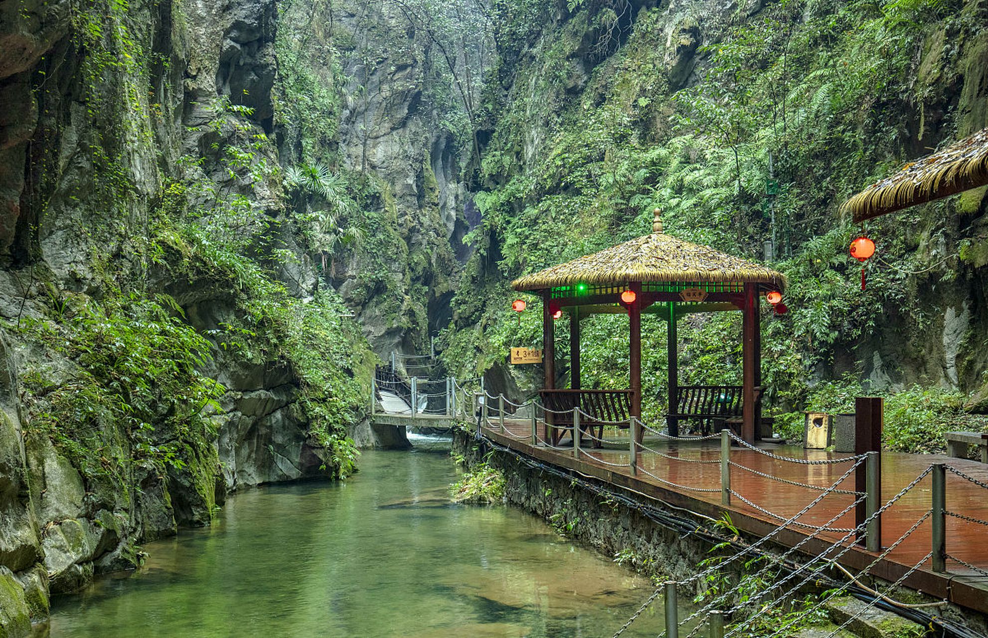 桂林市逍遥湖景区位于灵川县大圩镇上茯荔村,是一个集自然风光与