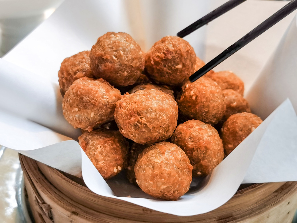 年夜饭必备之炸丸子,金黄酥脆,一口一个,吃过瘾了