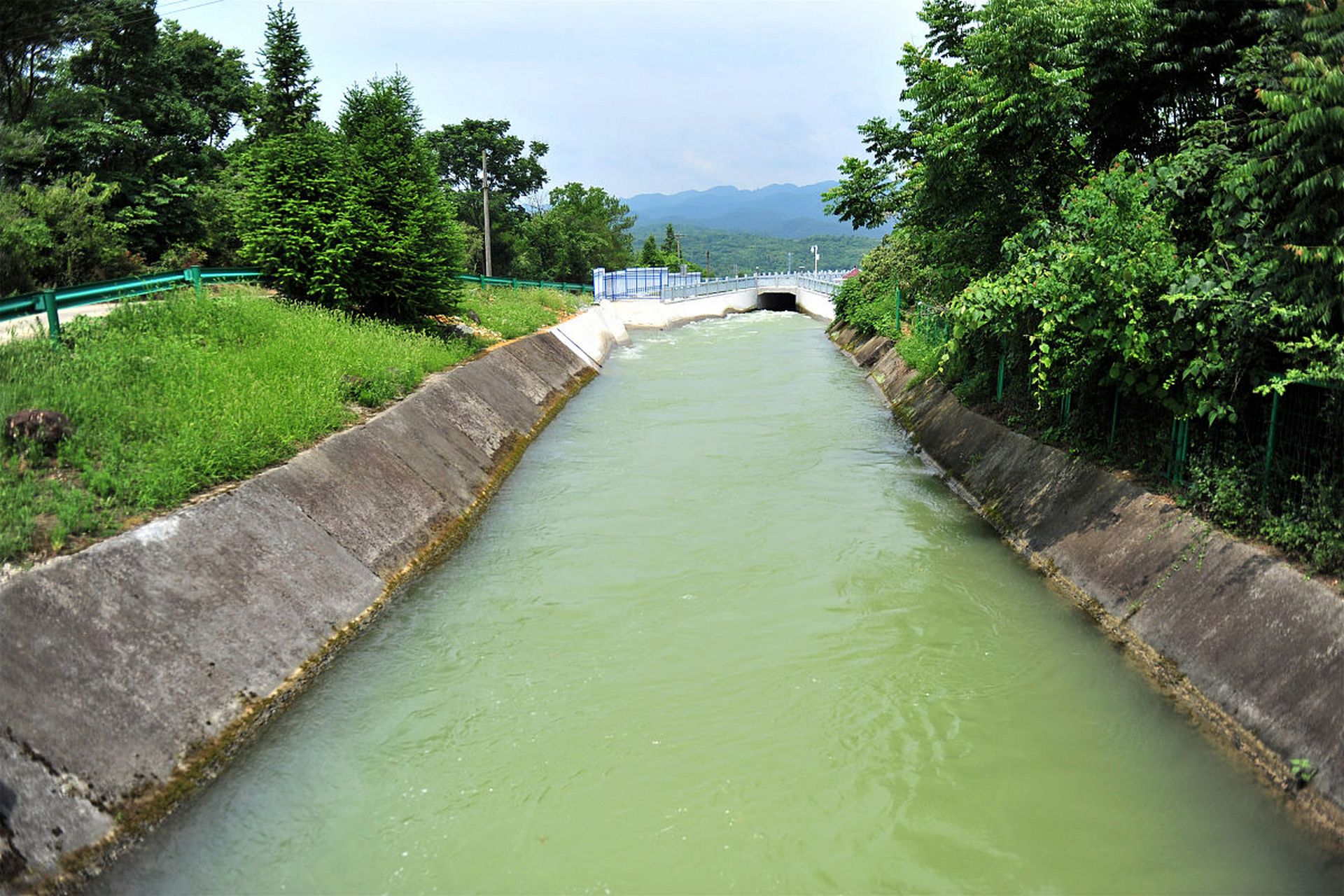 蓄滞洪区是指在江河防洪体系中,用于临时贮存洪水