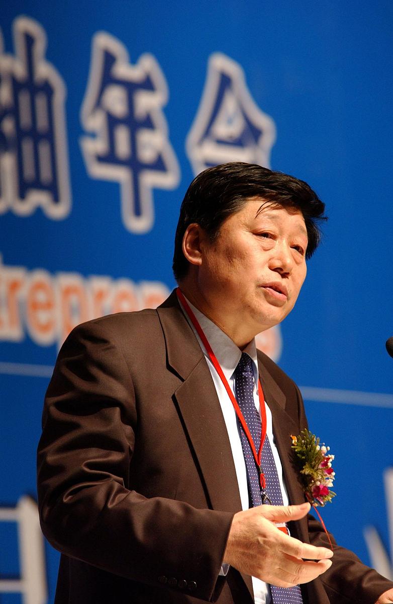 张瑞敏的一锤定江山:海尔的变革之路