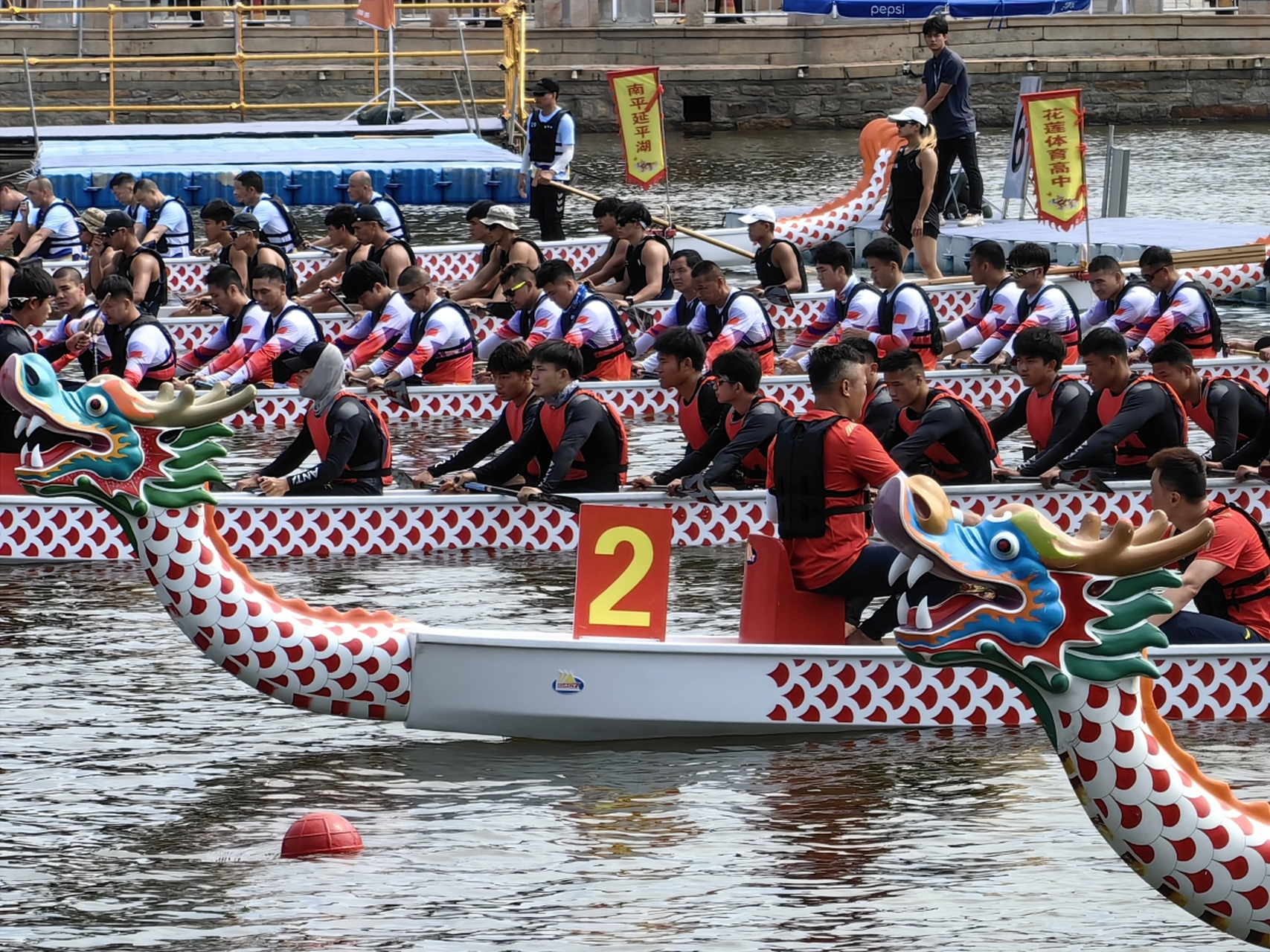 被拘留  近日,浙江温州瑞安市发生了一起非法组织民间划龙舟的事件