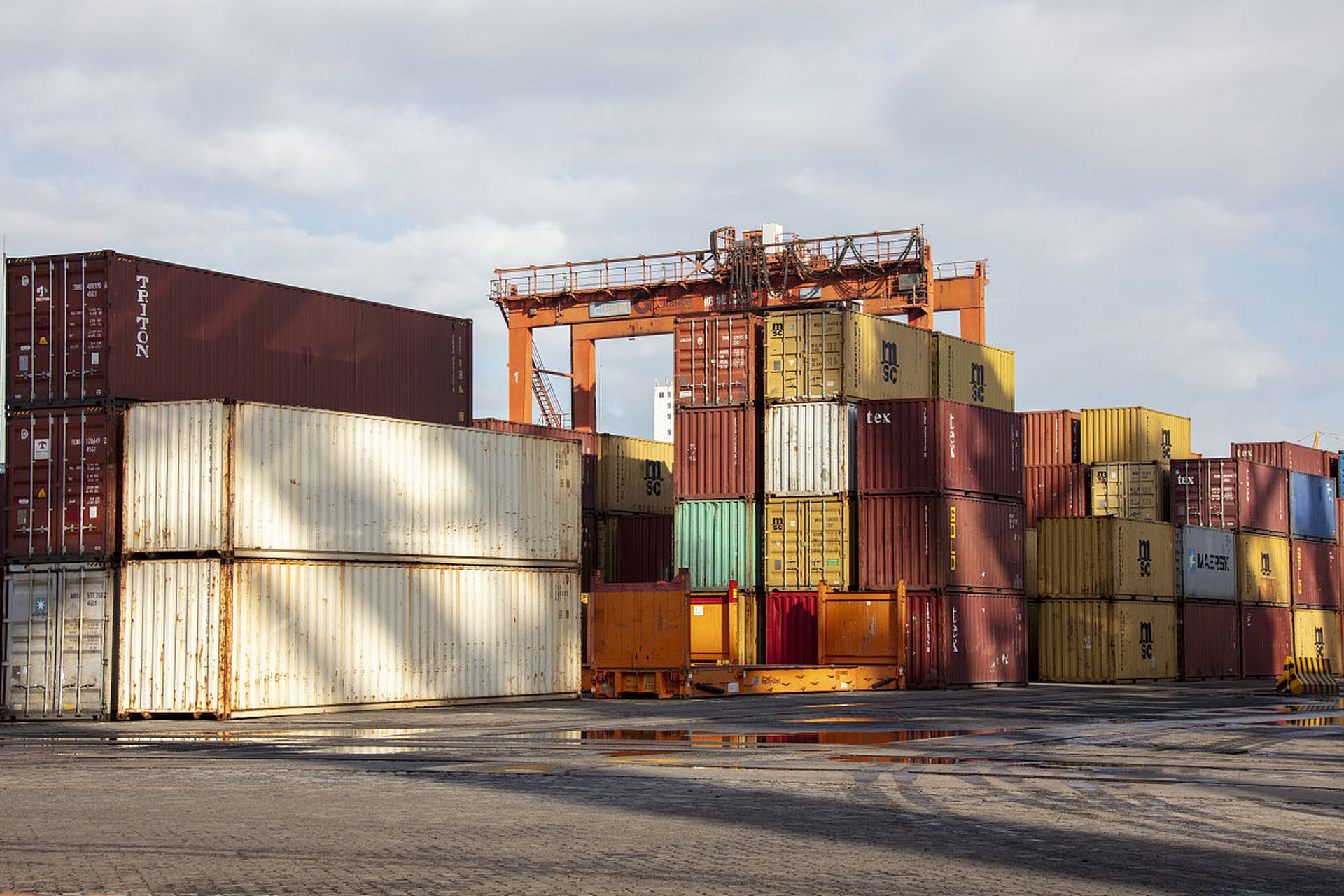 近日,广西防城港码头2022年货物吞吐量突破1亿吨,成为连续3年北部湾港