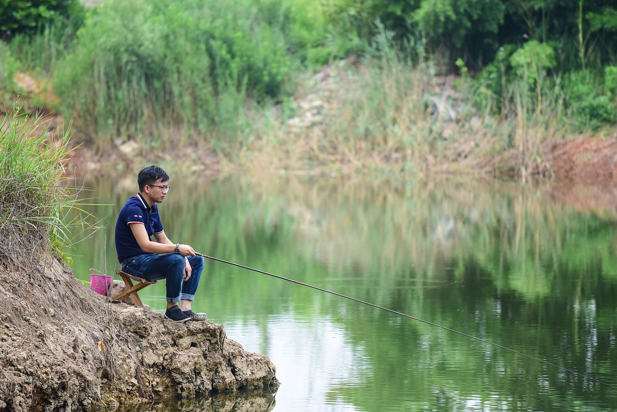 尤其是今年,失业,失恋,内耗,焦虑.现在存款不到两万,头都快炸了