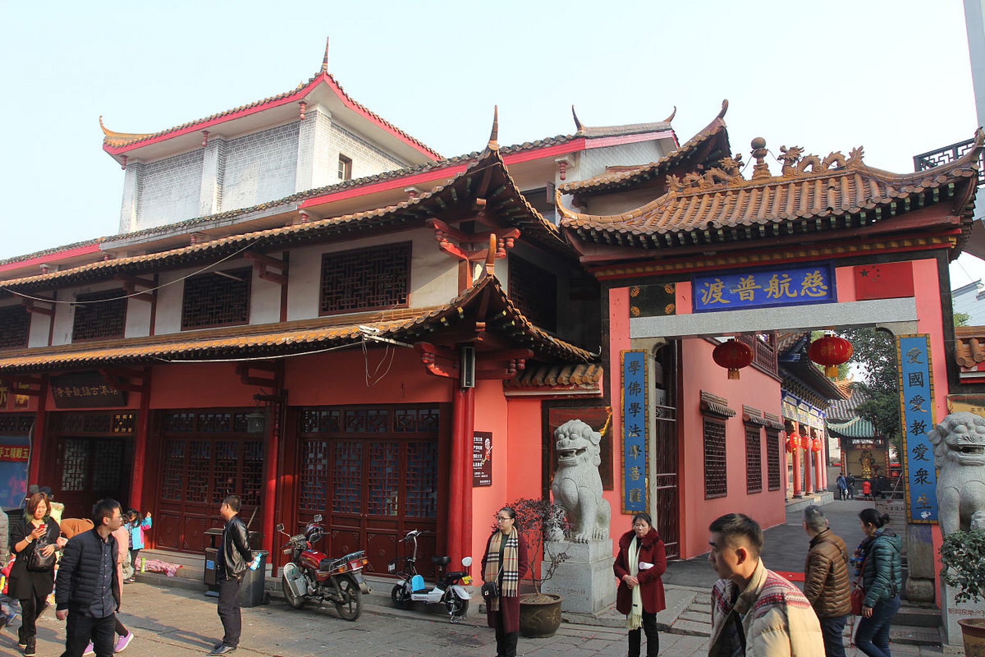 平海古城位于惠州市惠东县南端,面临南海,东靠红海,西倚大亚湾,有许多